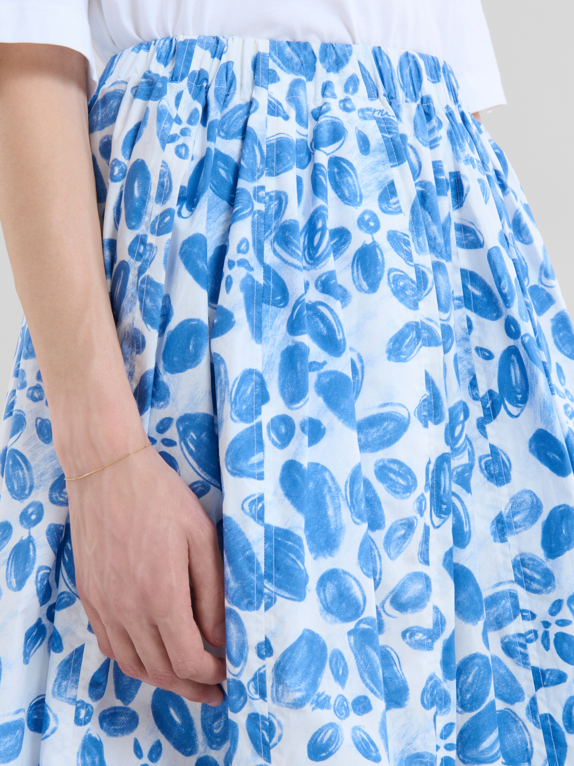 White poplin elasticated midi skirt with Blooming print - Skirts - Image 4