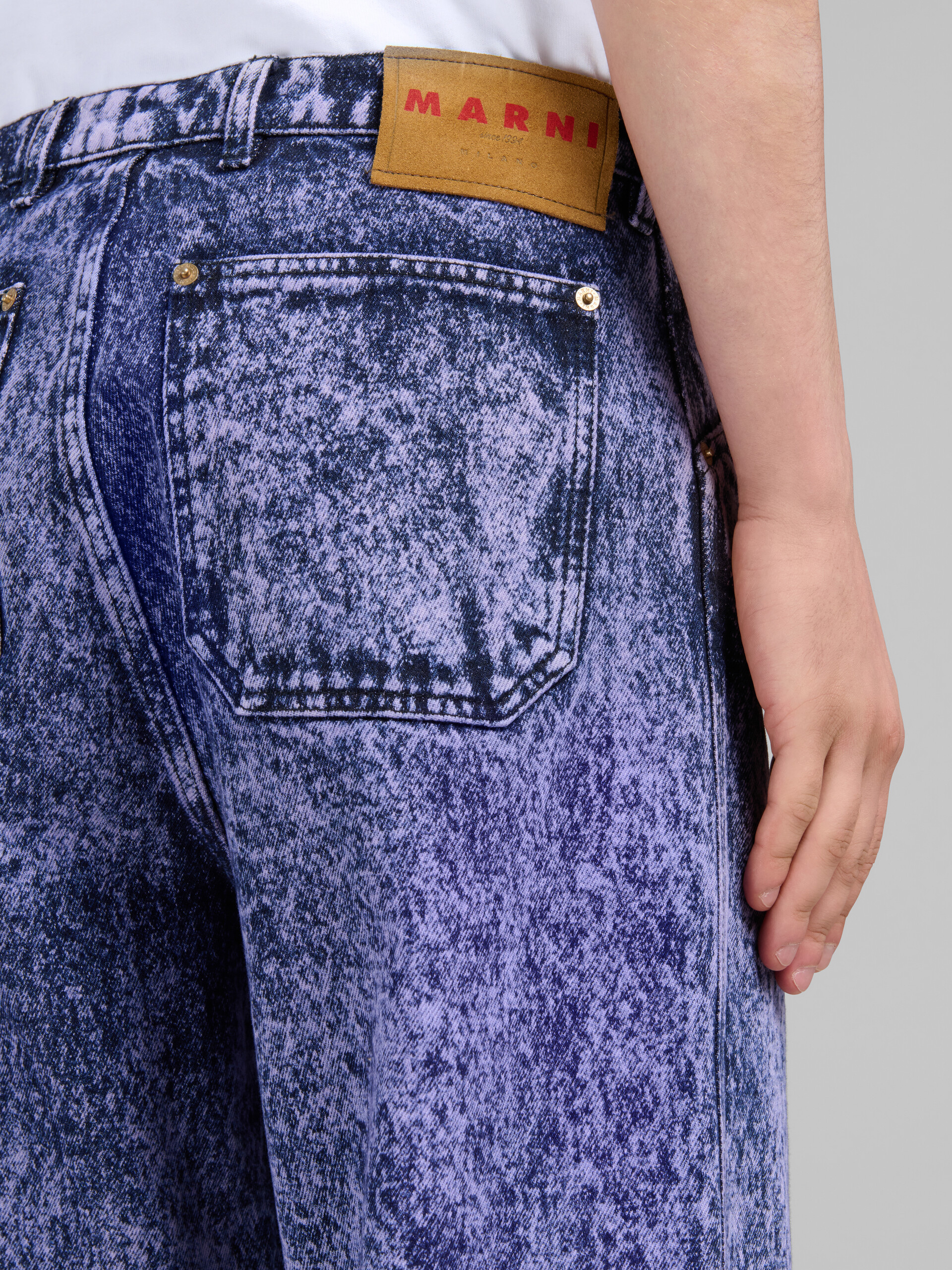 Jeans in denim blu effetto marmorizzato - Pantaloni - Image 4
