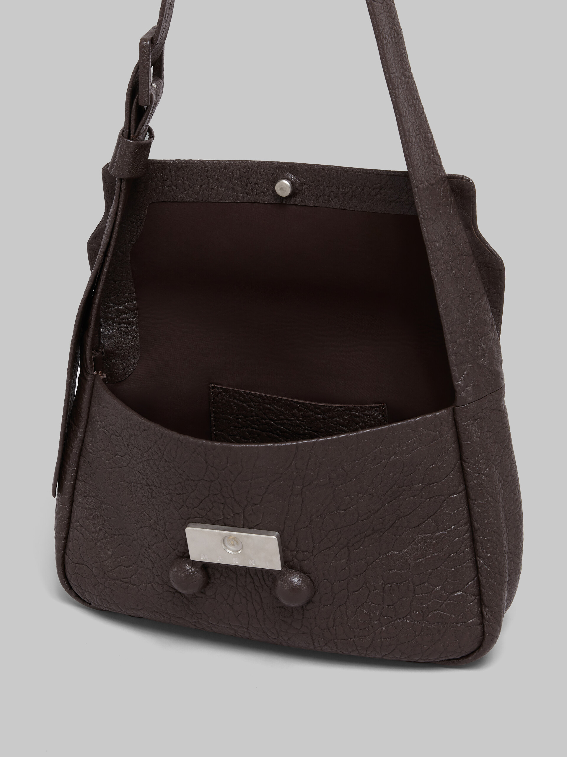 Mittelgroße braune Trunkaroo Soft Tasche aus Nappaleder - Schultertaschen - Image 4