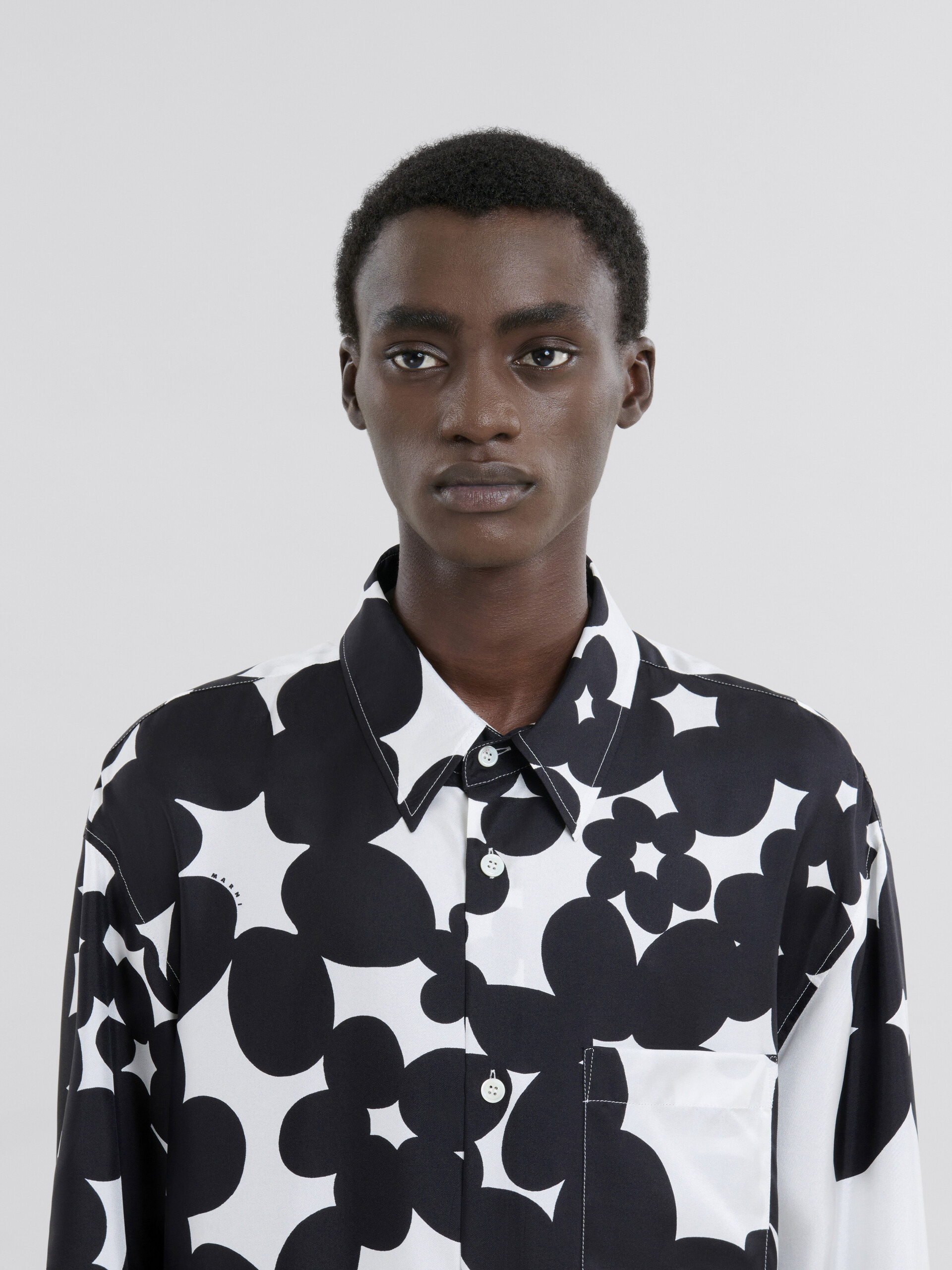 Black and white shirt with Dillies print - Shirts - Image 4