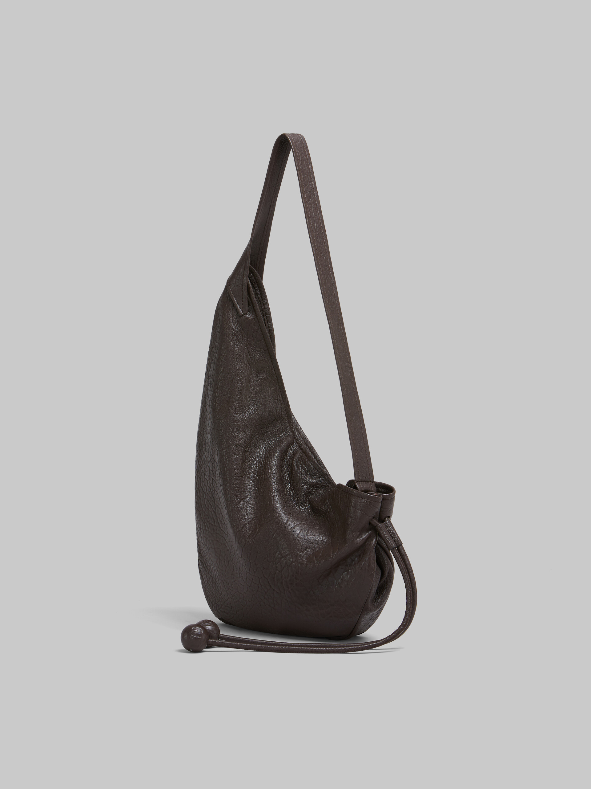 Petit sac Hobo en cuir nappa marron - Sacs portés épaule - Image 3