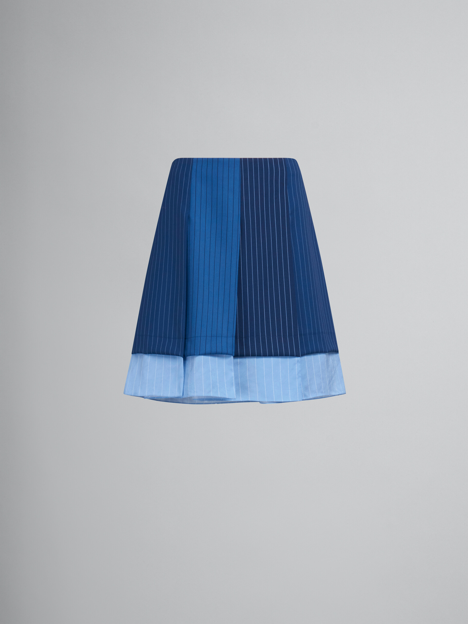 Mini-jupe en laine à fines rayures avec dégradé bleu et plis - Jupes - Image 1