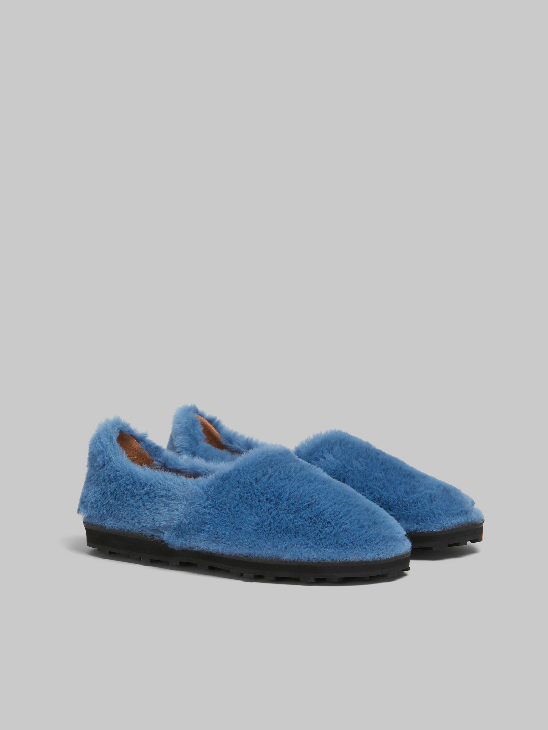 Blue slip-on loafer in faux fur - Mocassin - Image 2