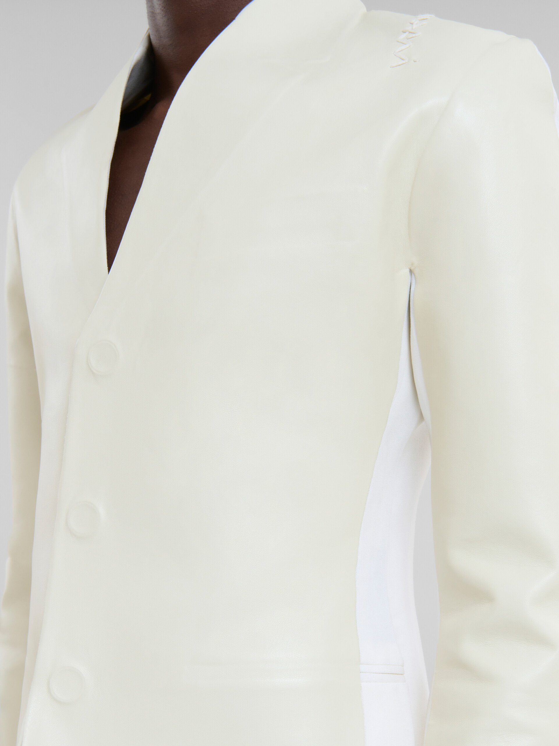 Blazer blanc en laine et tissu enduit - Manteaux - Image 5