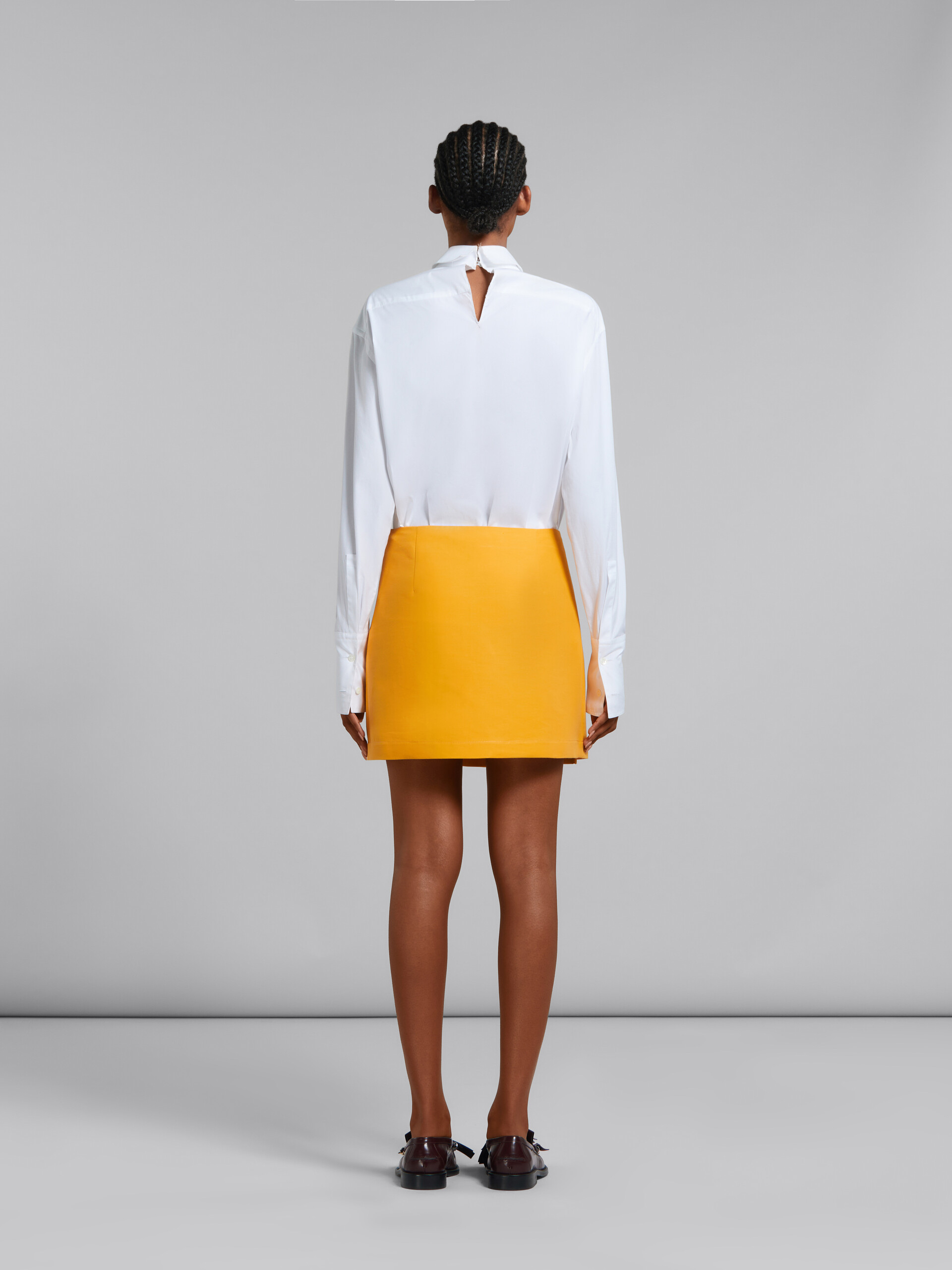 Mini-jupe en cady orange avec larges plis - Jupes - Image 3