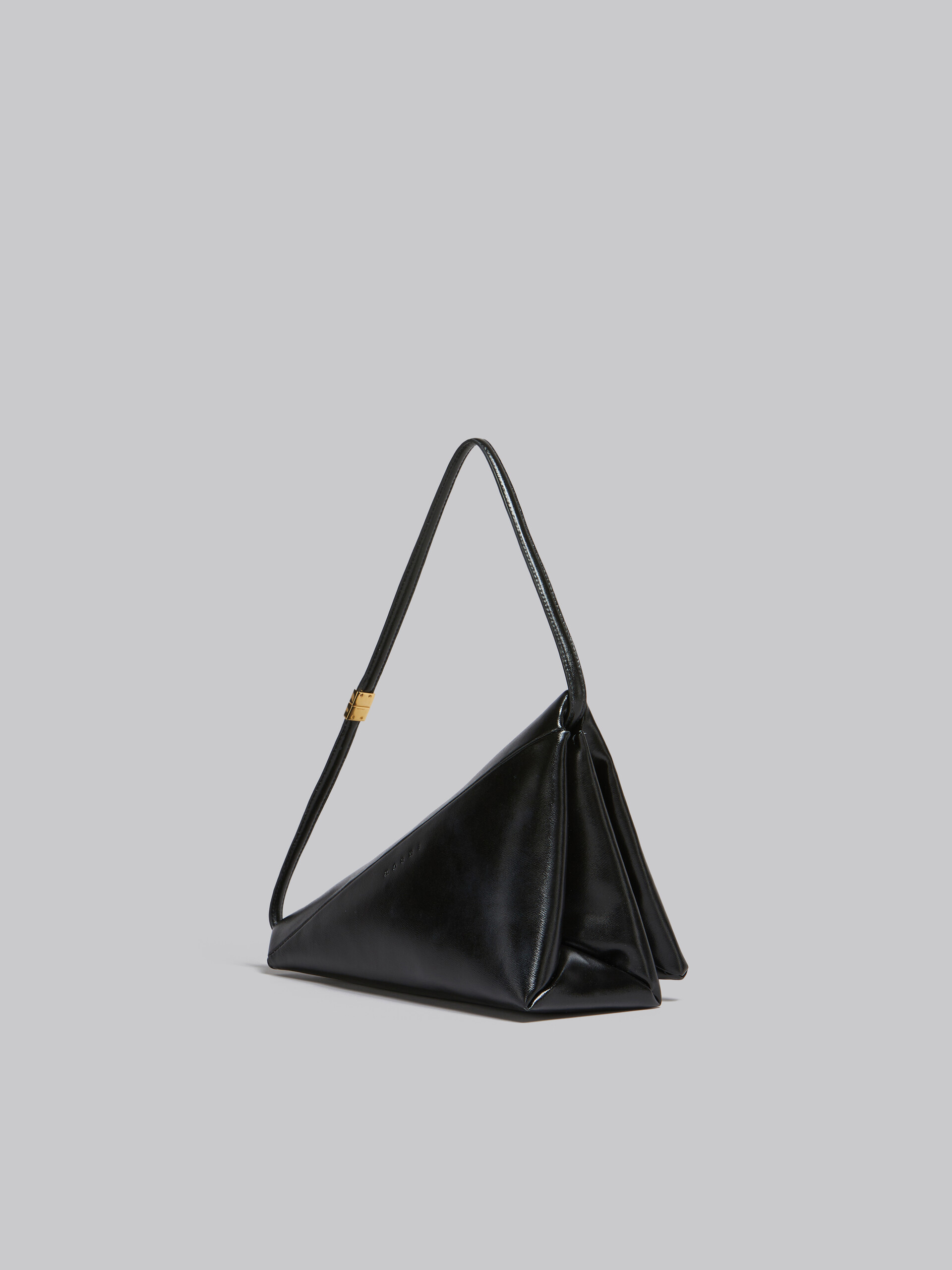 Schwarze, dreieckige Tasche Prisma aus Leder - Schultertaschen - Image 3