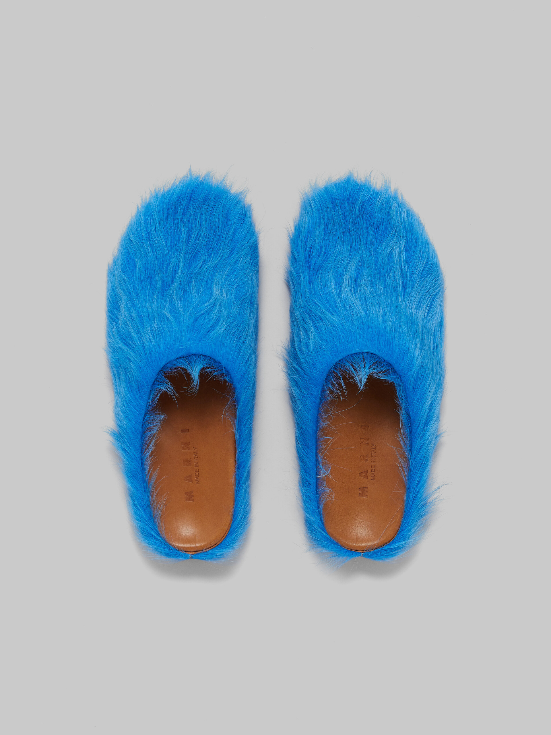 Mocasín sin talón de piel de becerro azul efecto pelo sensación de pies descalzos - Zuecos - Image 4