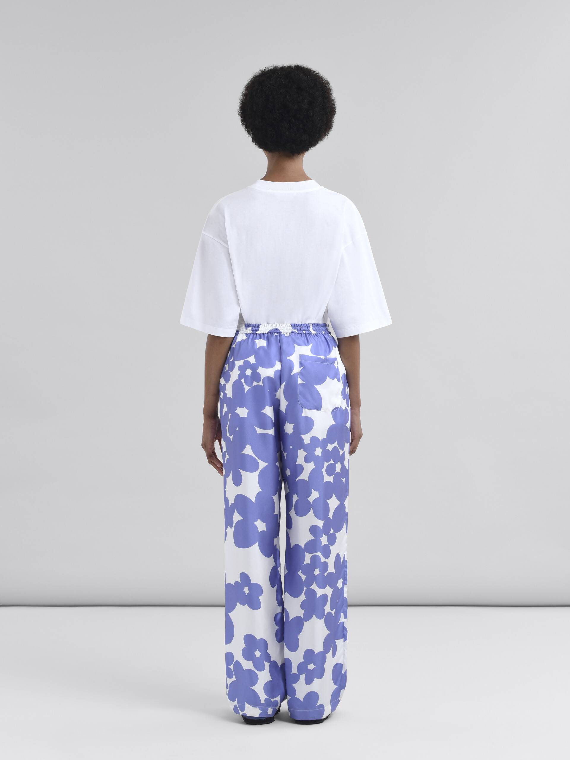 Silk pyjama trousers with white and light blue Dillies print - Pants - Image 3