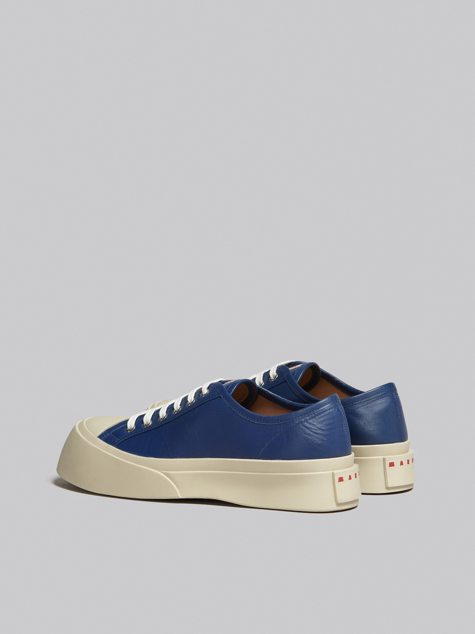 Zapatilla Pablo de napa azul - Sneakers - Image 3