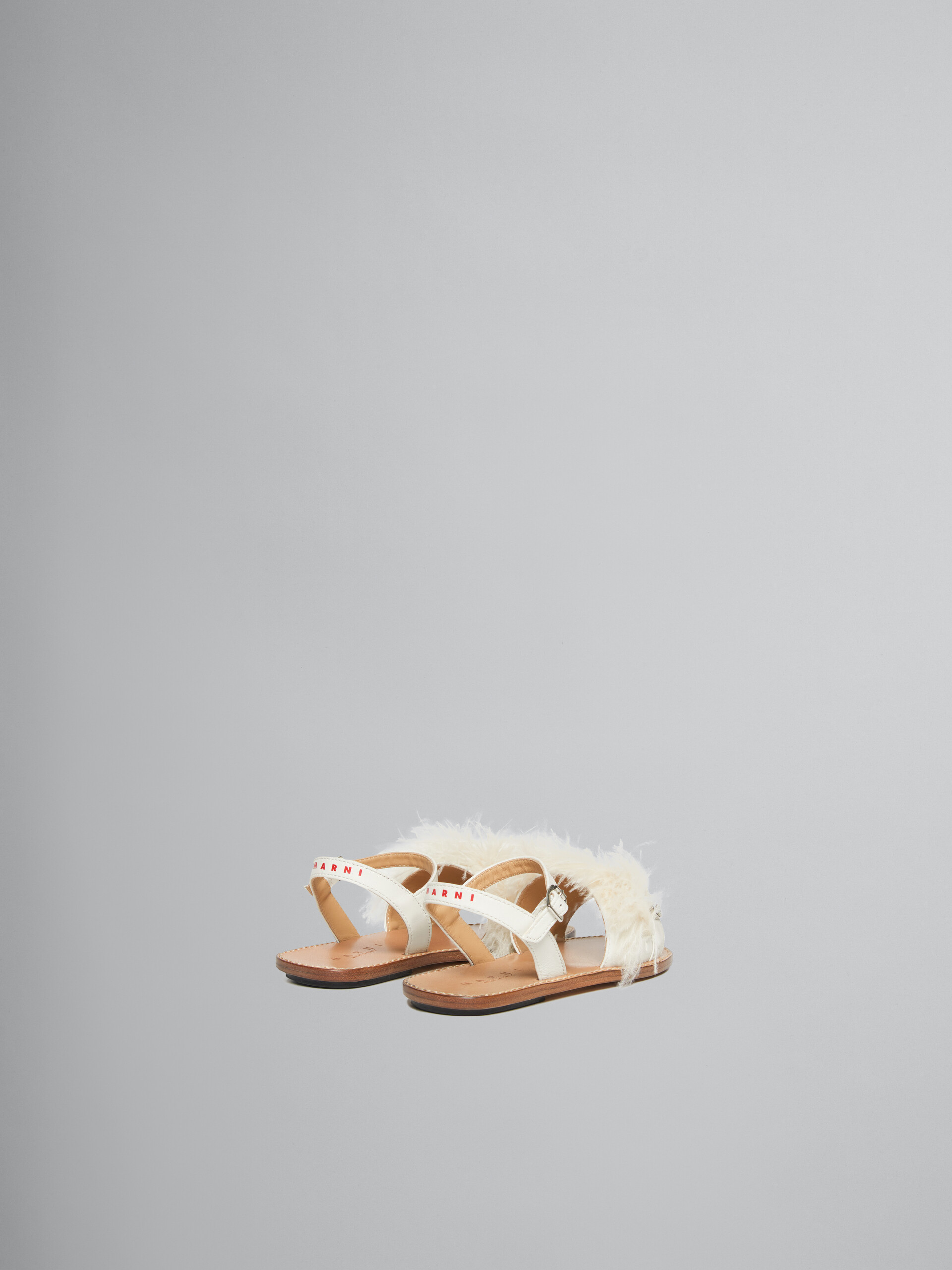 Sandalia blanca con plumas de marabú - NIÑO - Image 3
