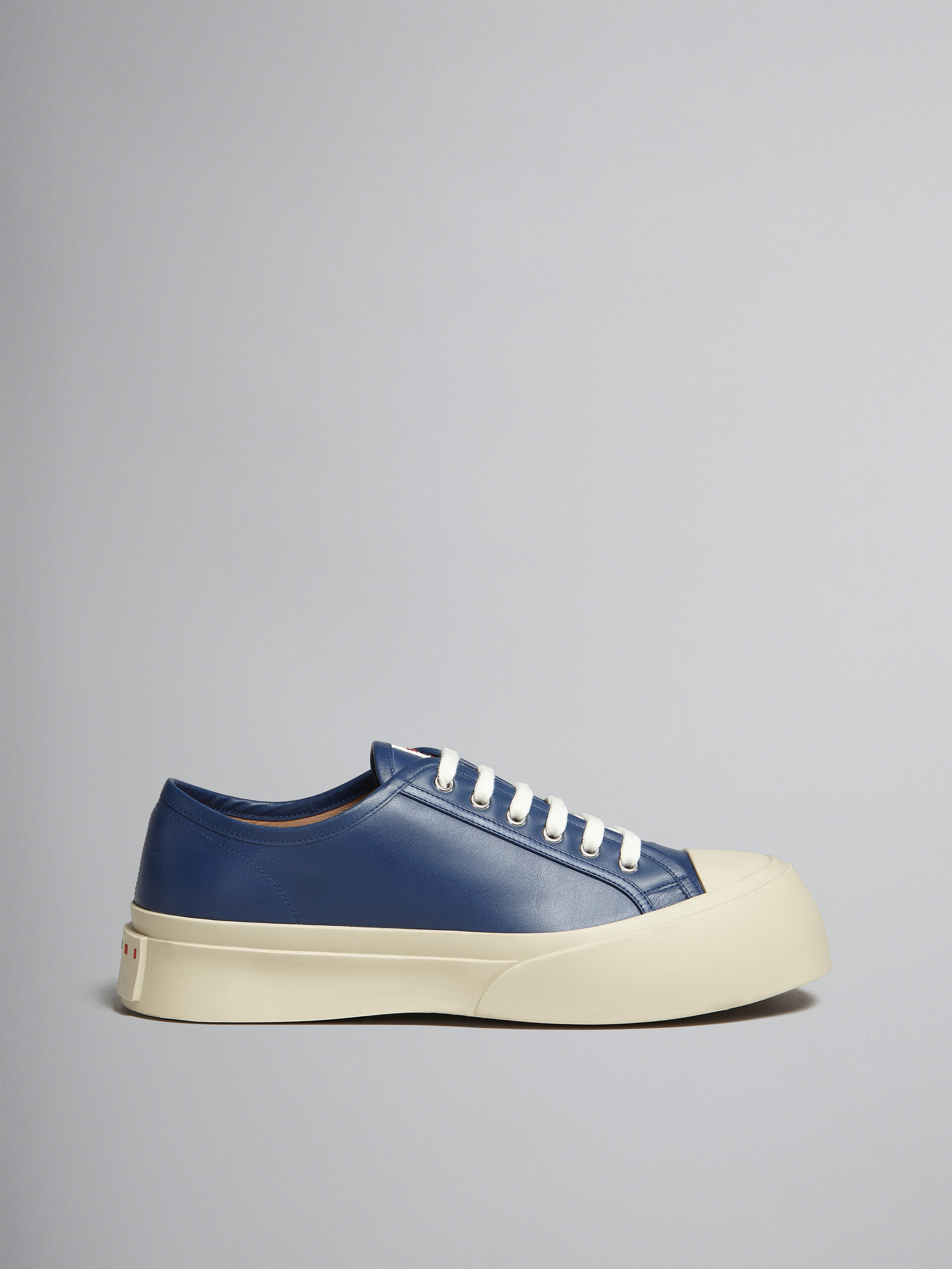 Zapatilla Pablo de napa azul - Sneakers - Image 1