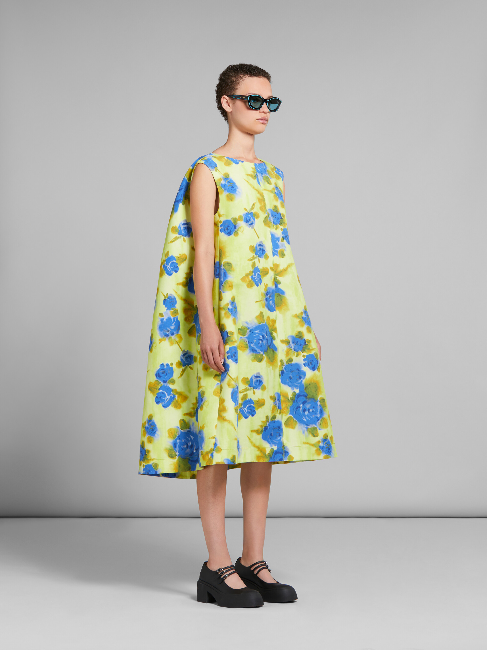 Gelbes Kokonkleid aus Cady mit Idyll-Print - Kleider - Image 6