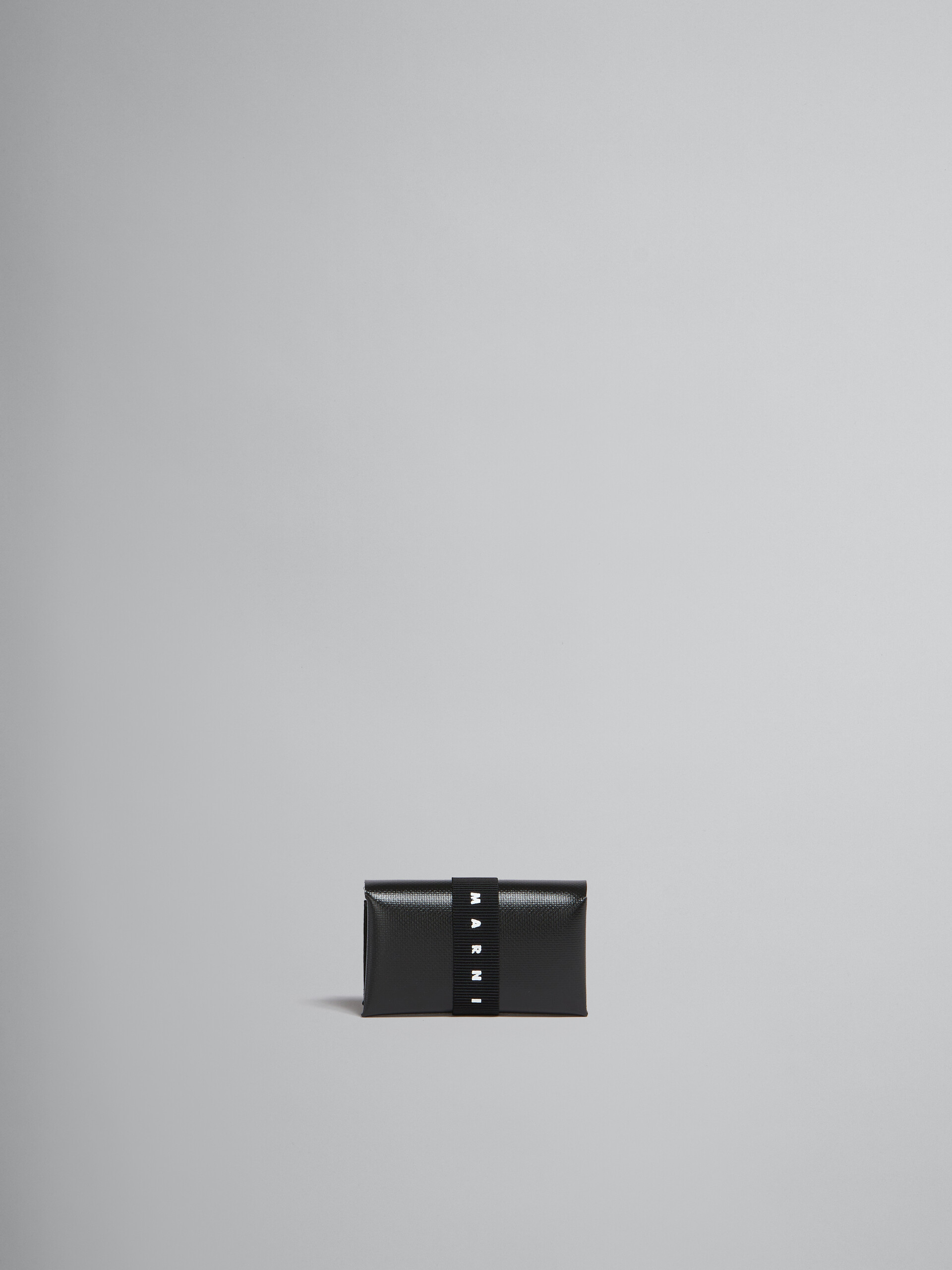 Portafoglio tri-fold nero con cinturino logato - Portafogli - Image 1