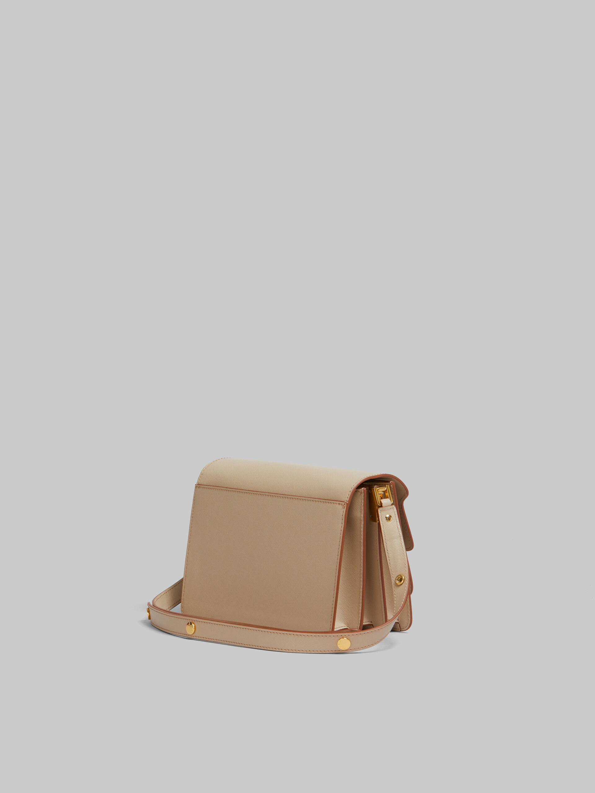 Mittelgroße, beigefarbene Tasche Trunk aus Saffiano-Leder - Schultertaschen - Image 3