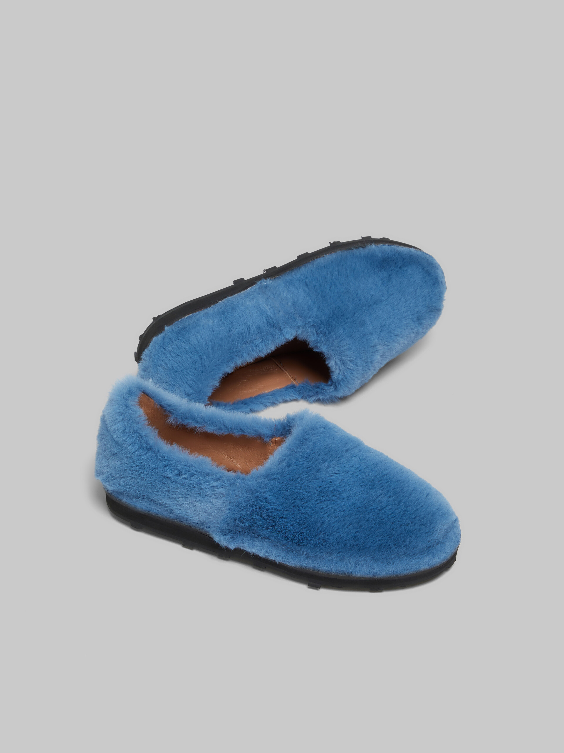 Blue slip-on loafer in faux fur - Mocassin - Image 5