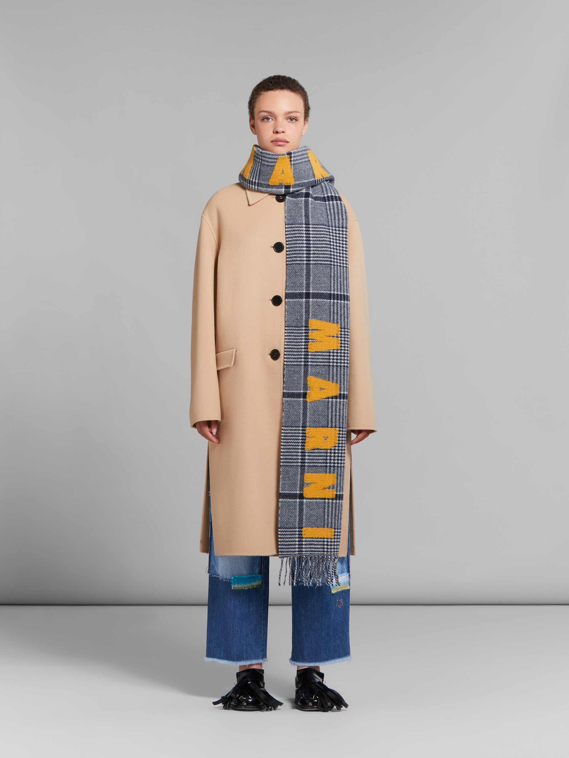 Écharpe en laine bleue à carreaux avec logo - Écharpes - Image 2