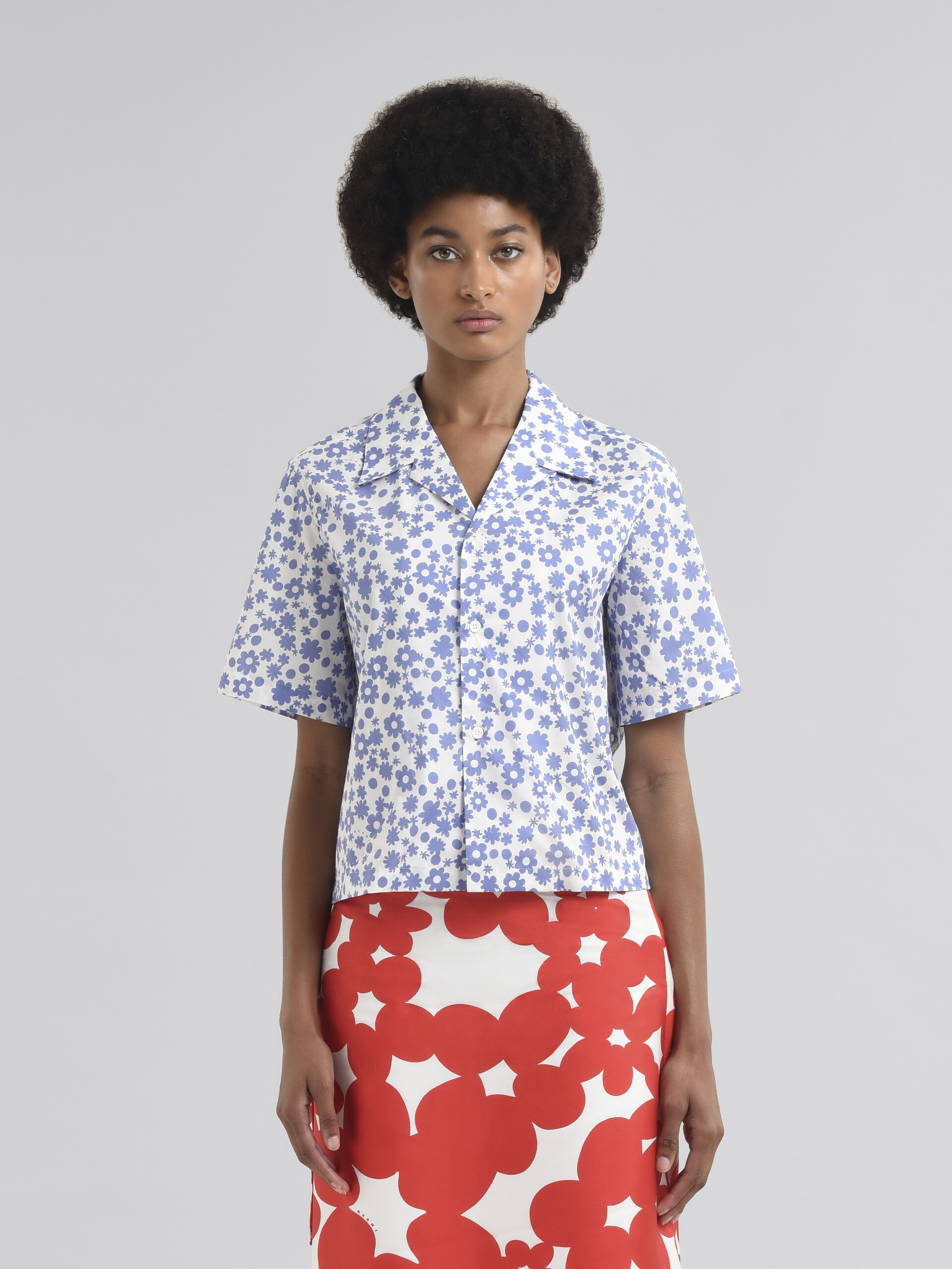 Poplin bowling shirt with blue and white Pop Fields motif - Shirts - Image 2