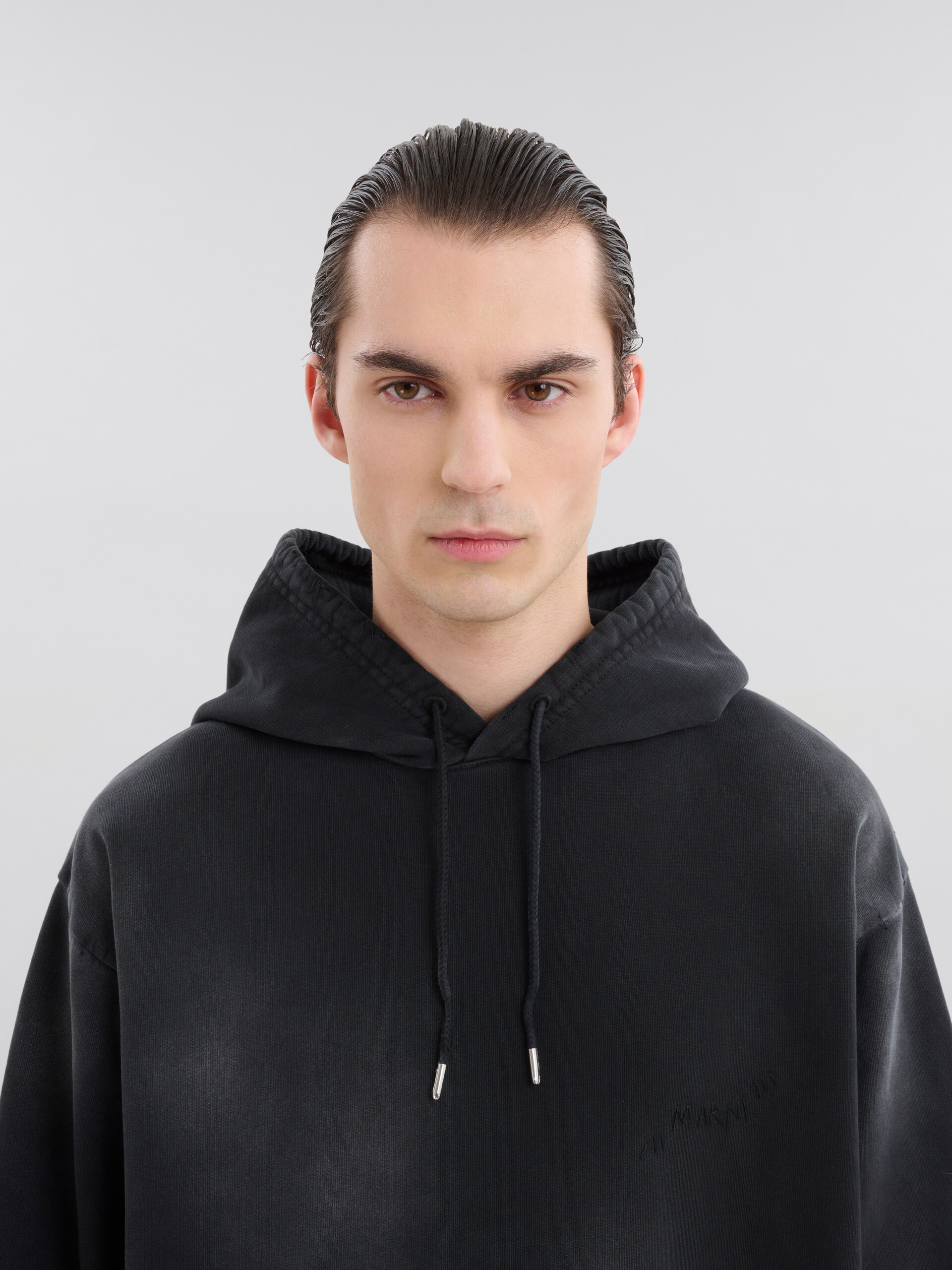 Sudadera con capucha negra de algodón orgánico con remiendo Marni - Punto - Image 4