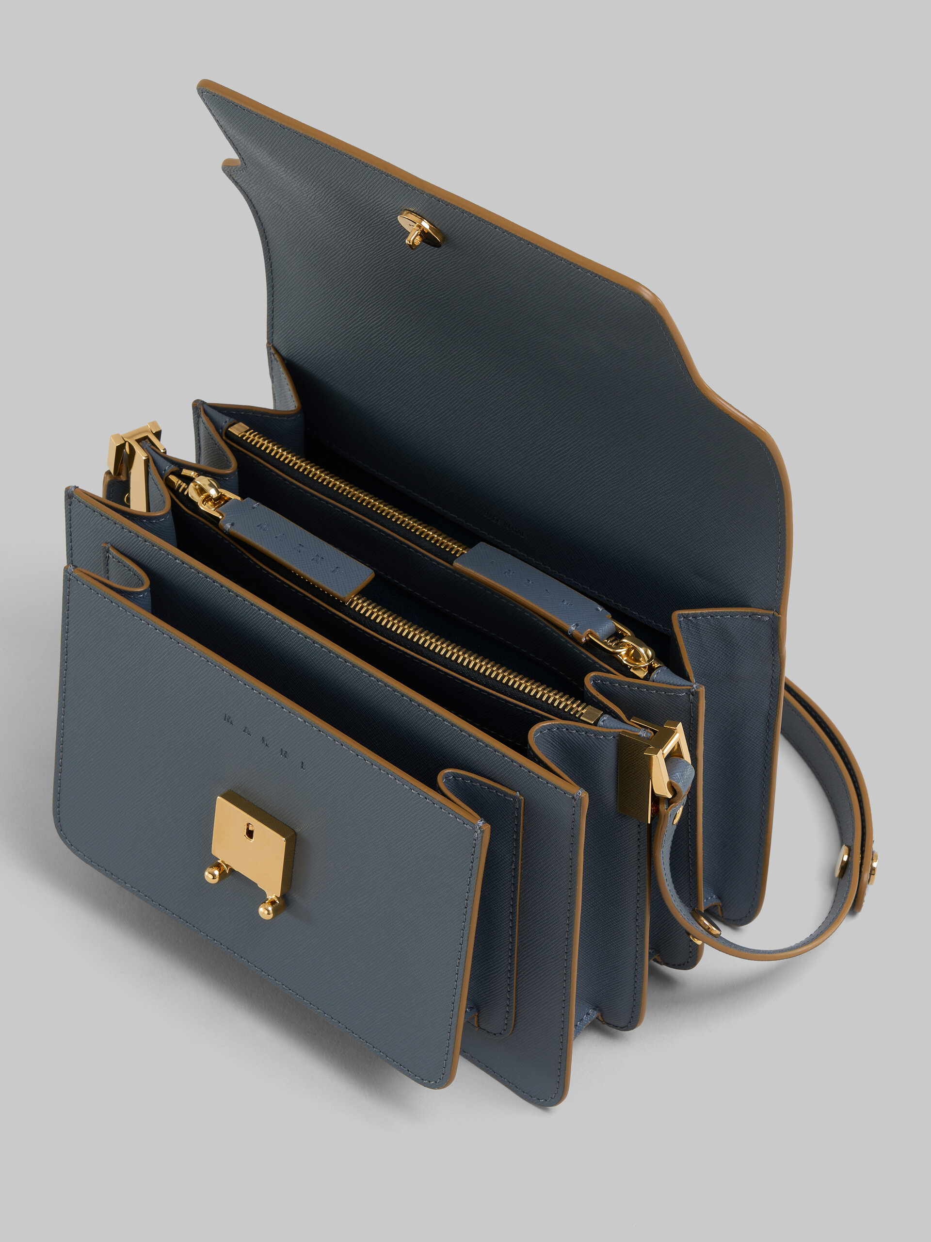 Mittelgroße, beigefarbene Tasche Trunk aus Saffiano-Leder - Schultertaschen - Image 4