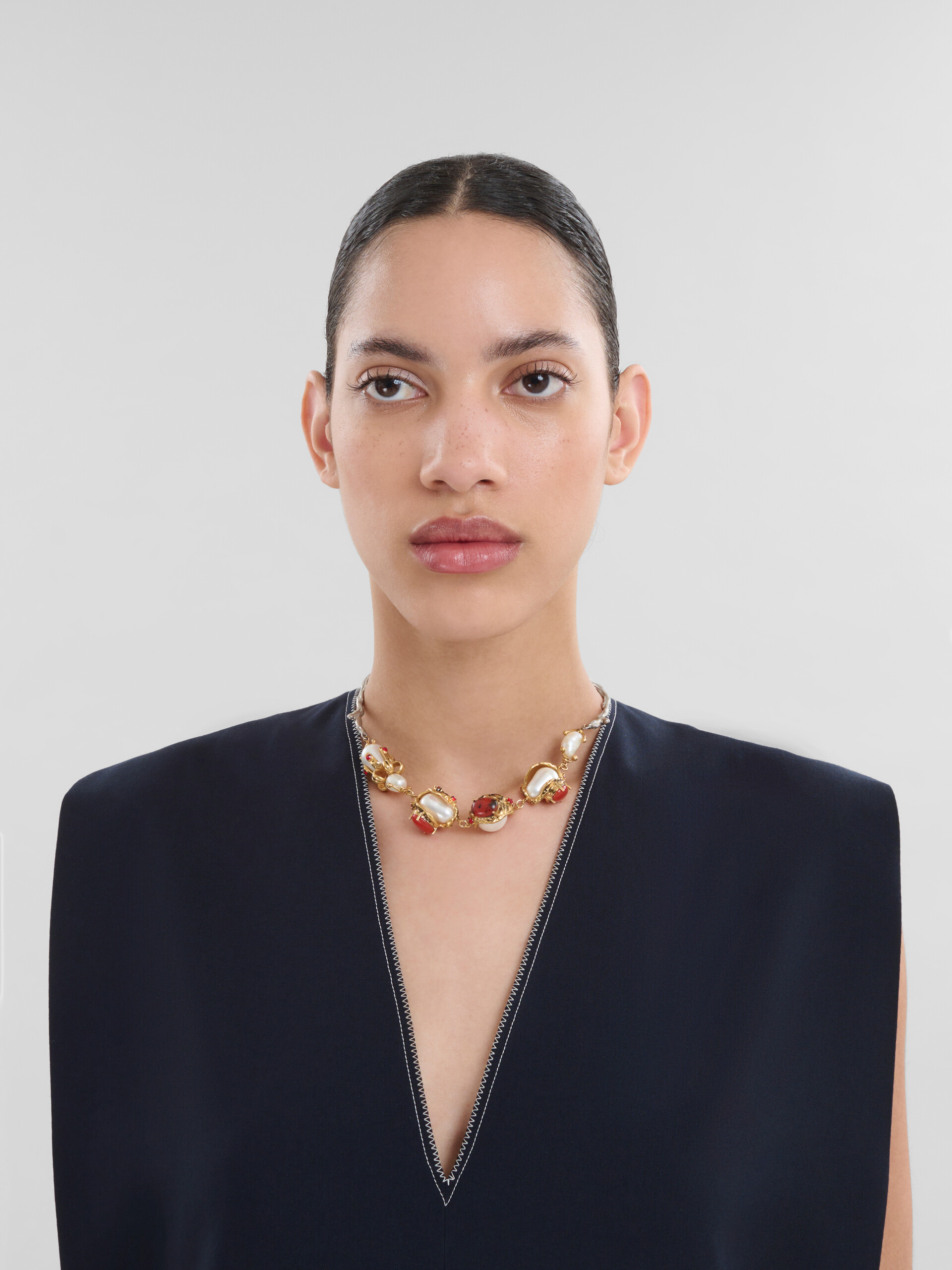 Gold- und palladiumfarbene Halskette mit eingeschalten Perlenanhängern - Halsketten - Image 2