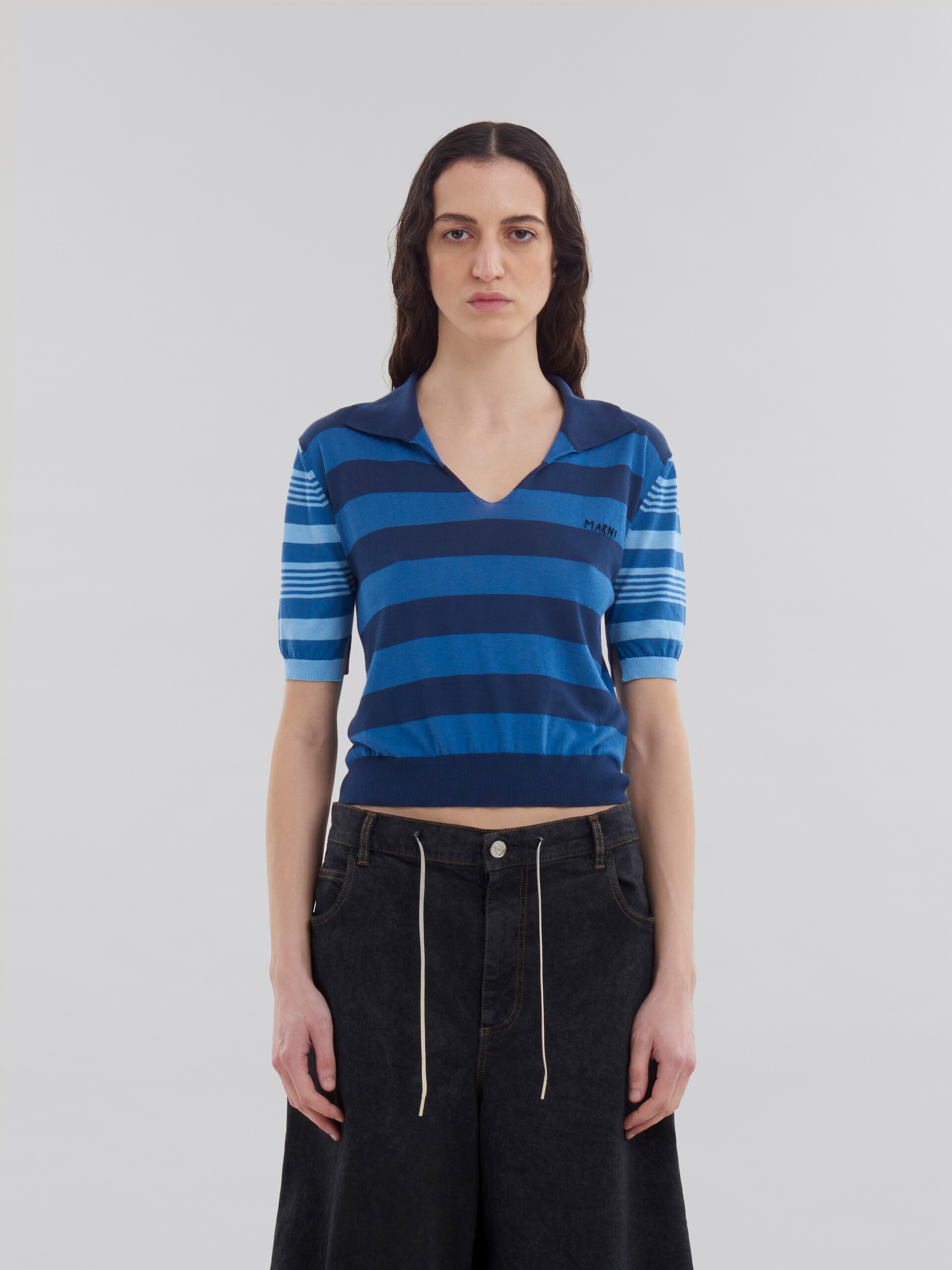 Jersey de manga corta azul de algodón ligero con rayas en contraste - Camisas - Image 2