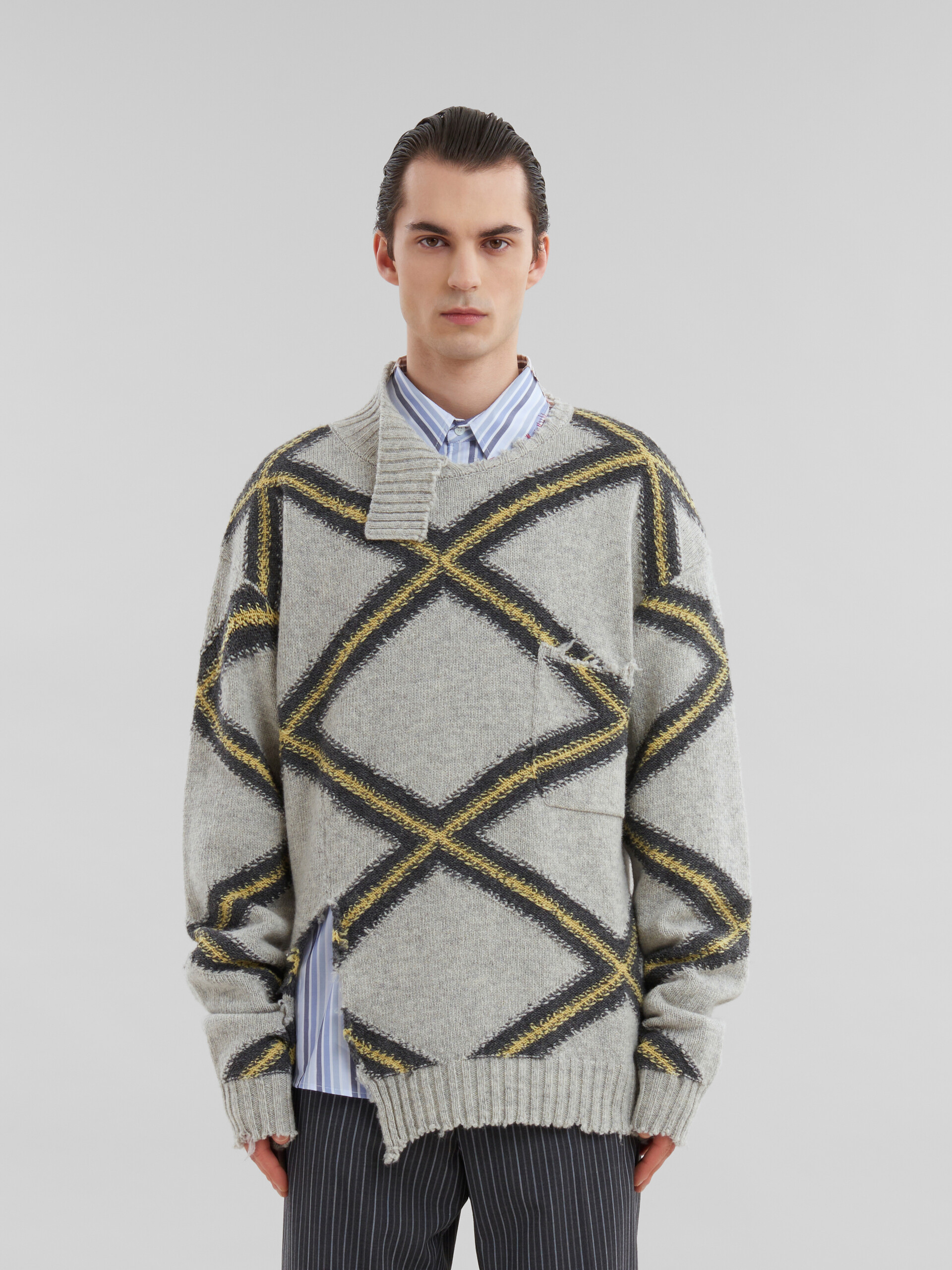 Maglione in ritagli di lana grigia con motivo a rombi - Pullover - Image 2