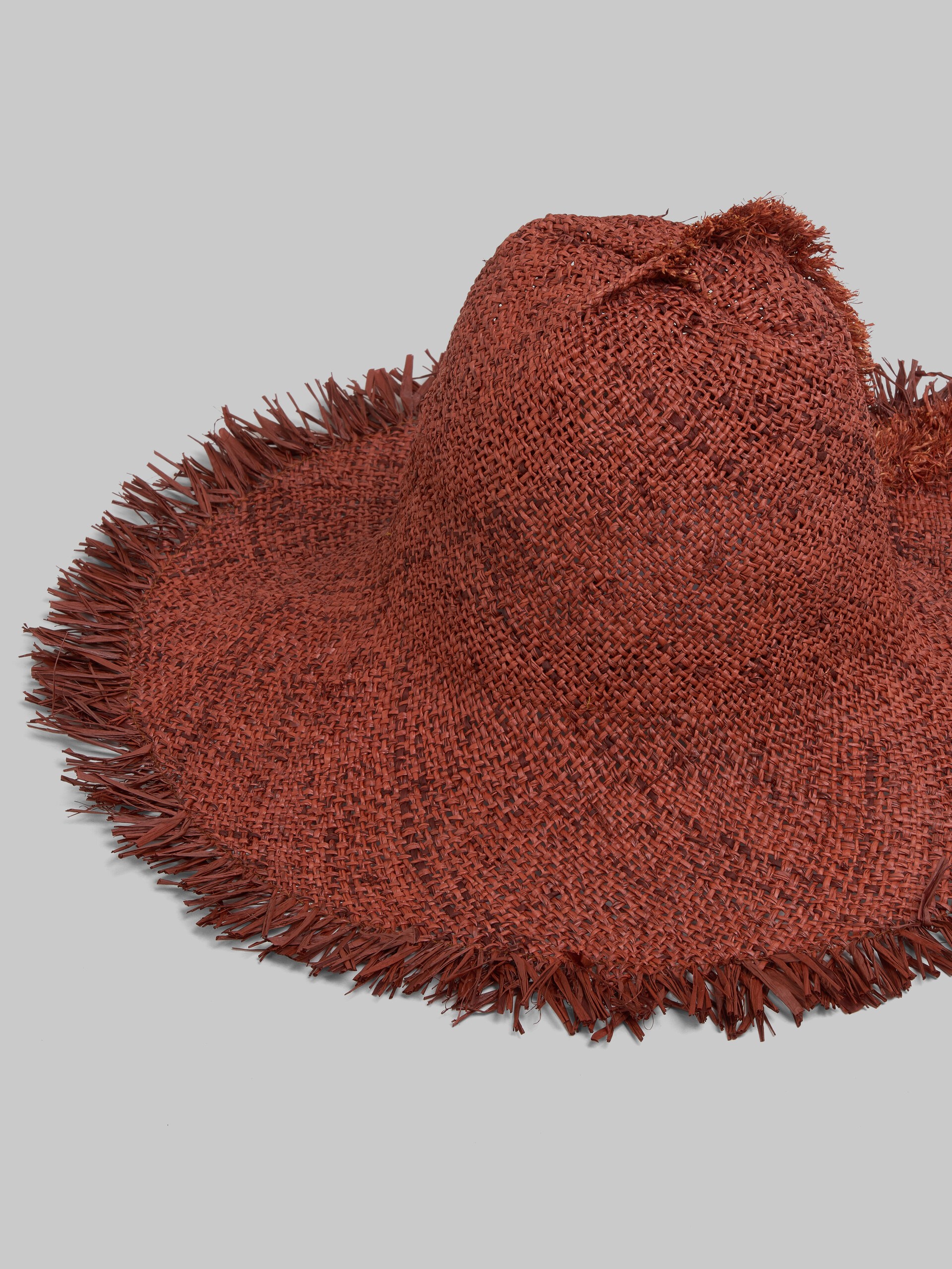 Chapeau en raphia marron avec bord effiloché - Chapeau - Image 4