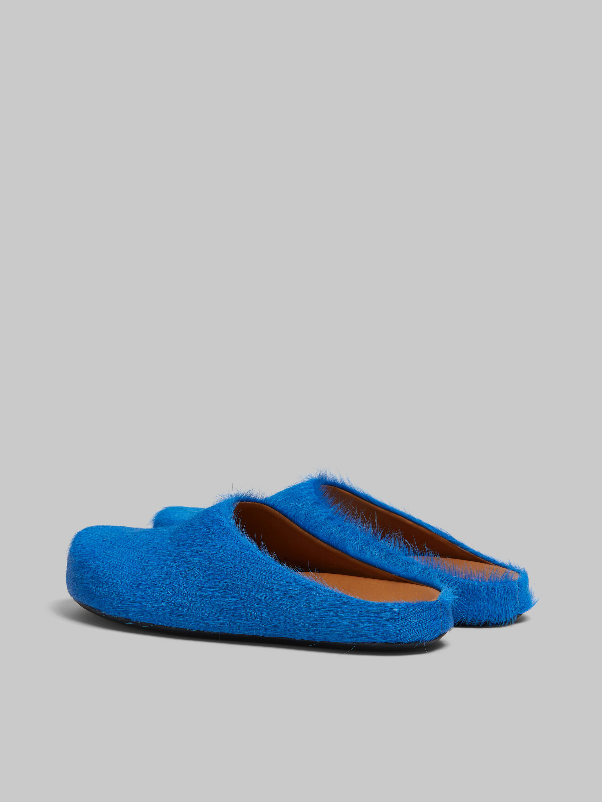 Mocassins ouverts sensation pieds nus en cuir de veau bleu - Sabots - Image 3