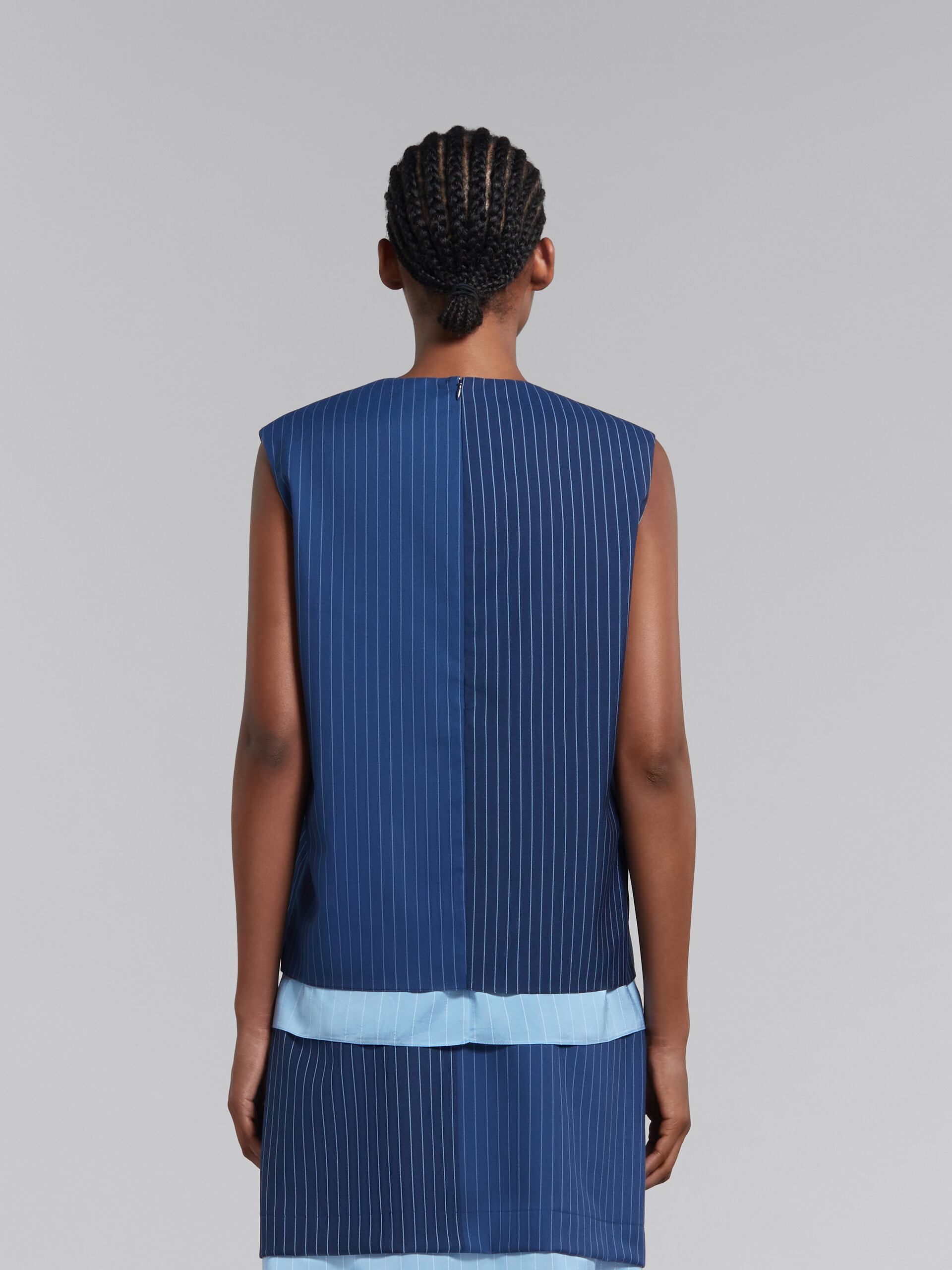 Haut sans manches en laine à fines rayures avec dégradé bleu - Chemises - Image 3