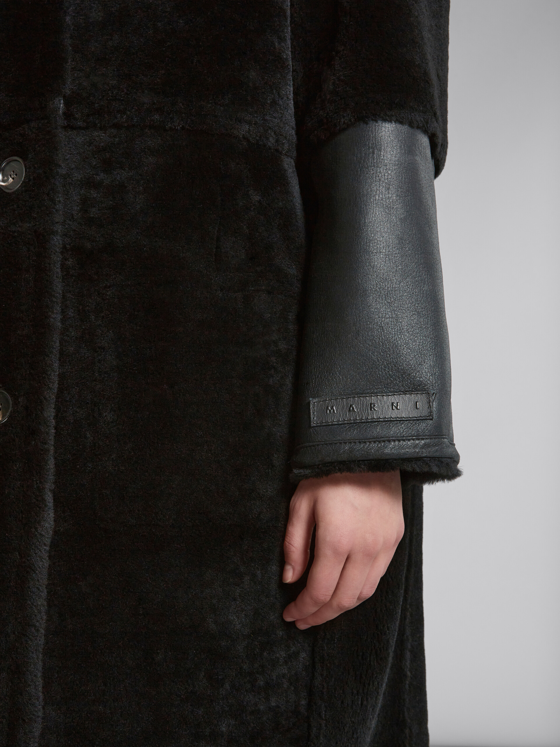 Black reversible shearling coat - Coats - Image 5