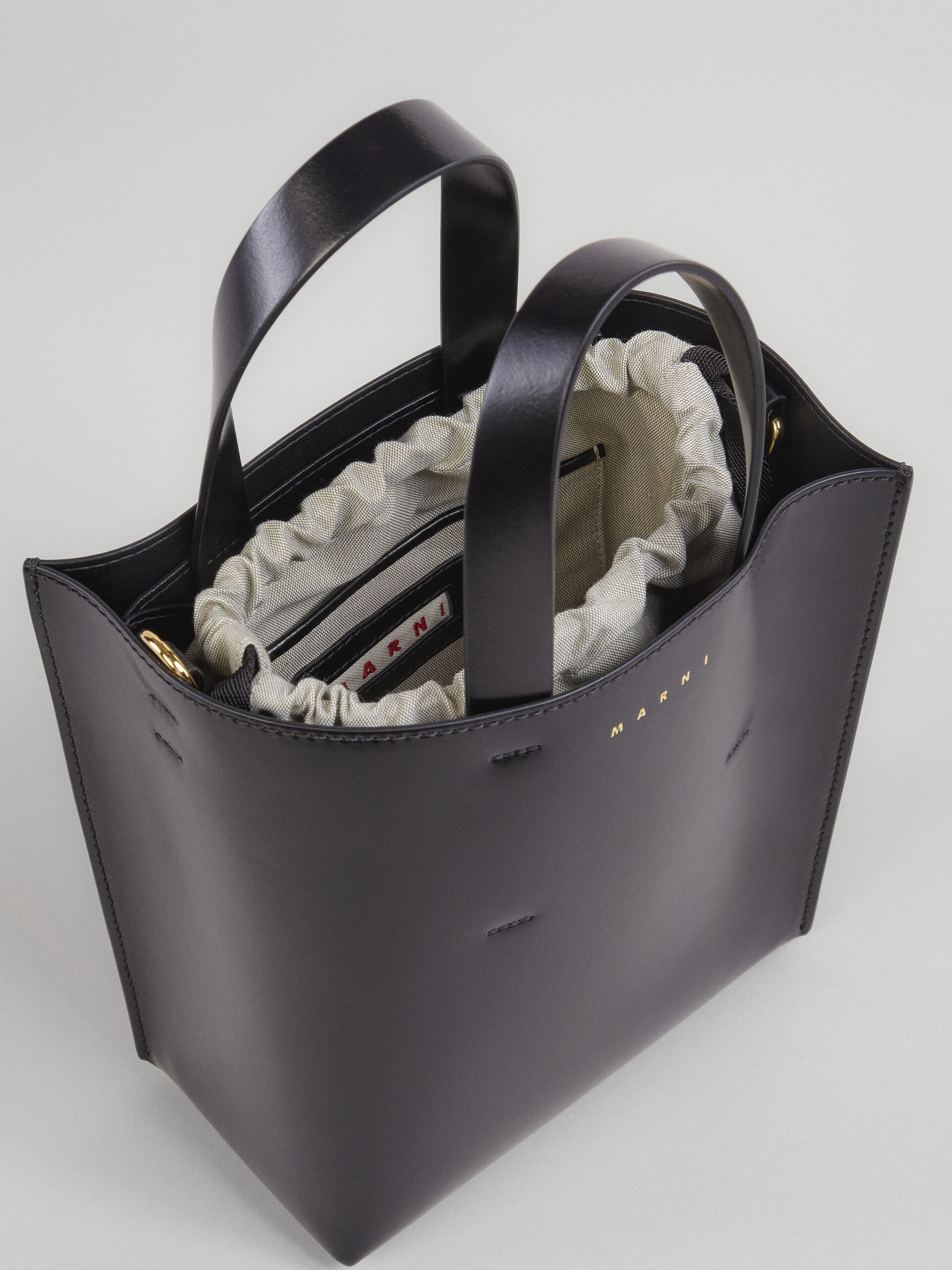 Sac MUSEO bicolore en cuir de veau brillant avec bandoulière - Sacs cabas - Image 5