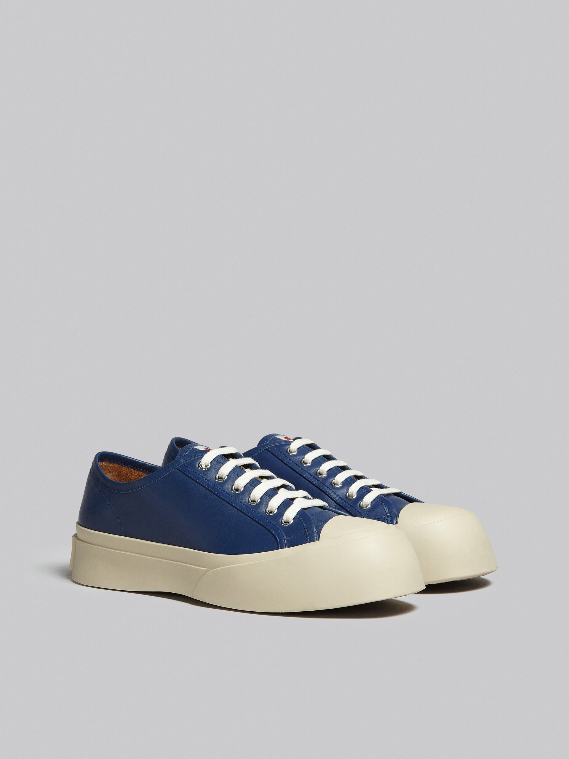 Zapatilla Pablo de napa azul - Sneakers - Image 2
