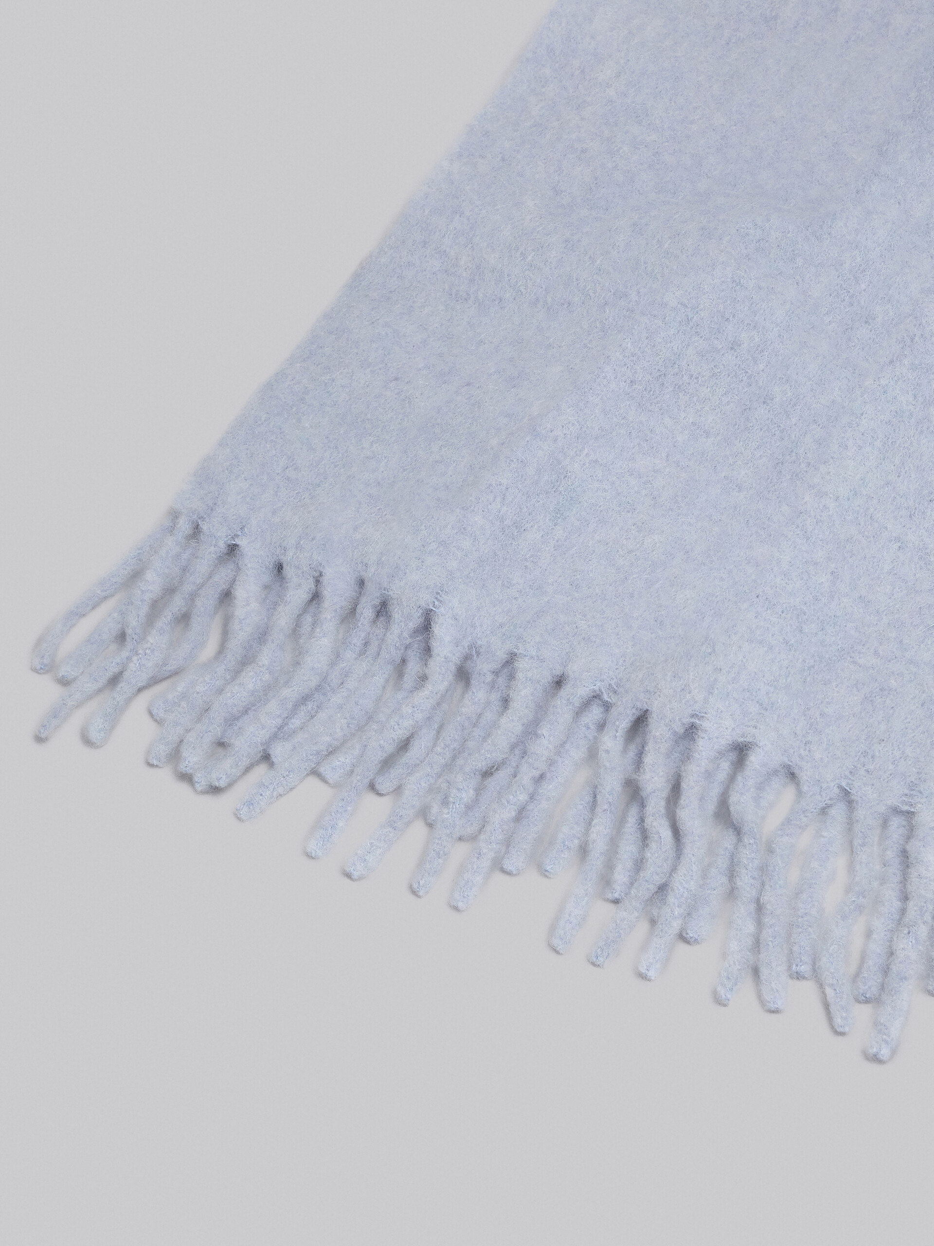 Schal aus hellblauer Alpakawolle - Schals - Image 4