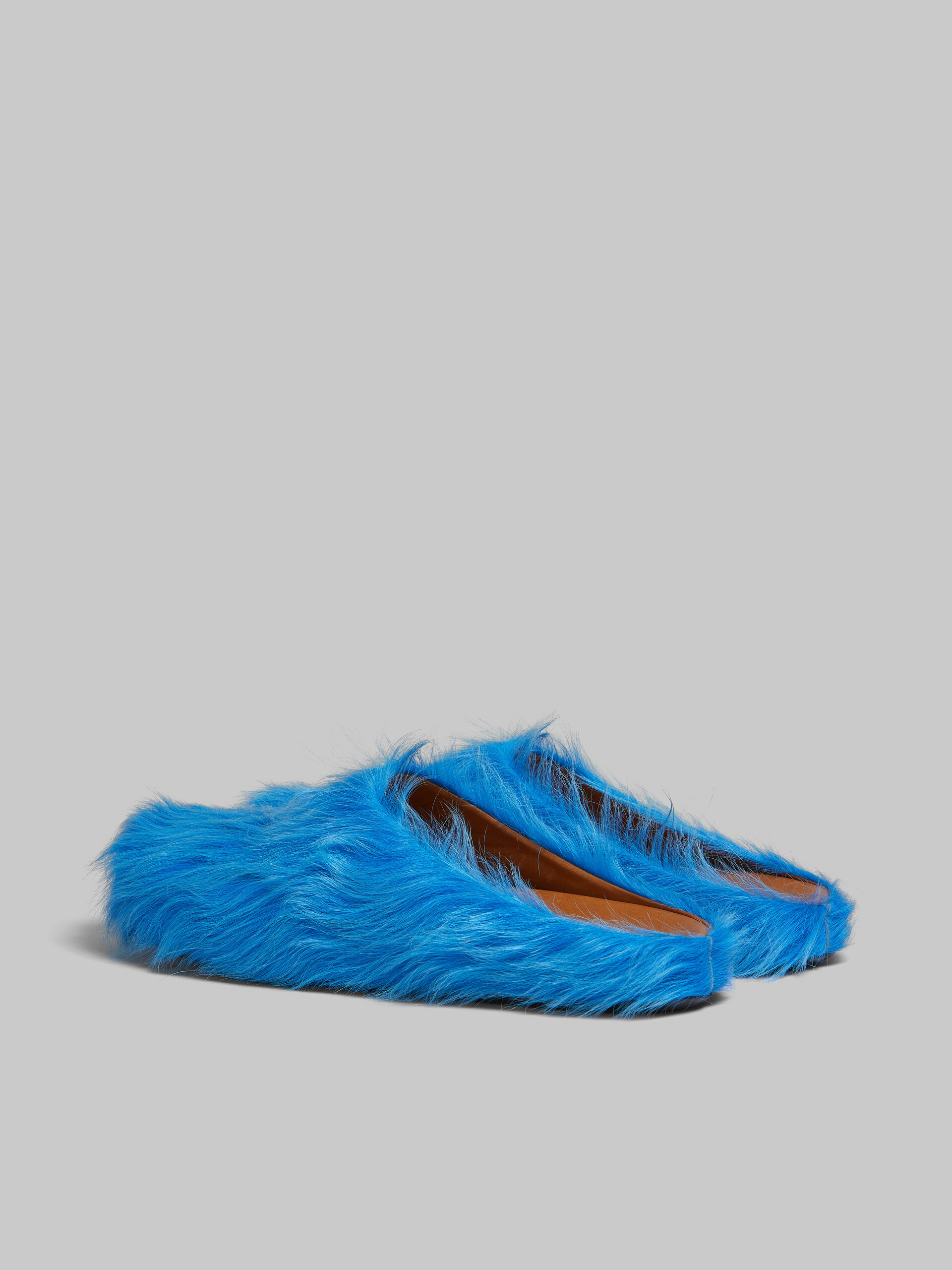 Mocasín sin talón de piel de becerro azul efecto pelo sensación de pies descalzos - Zuecos - Image 3