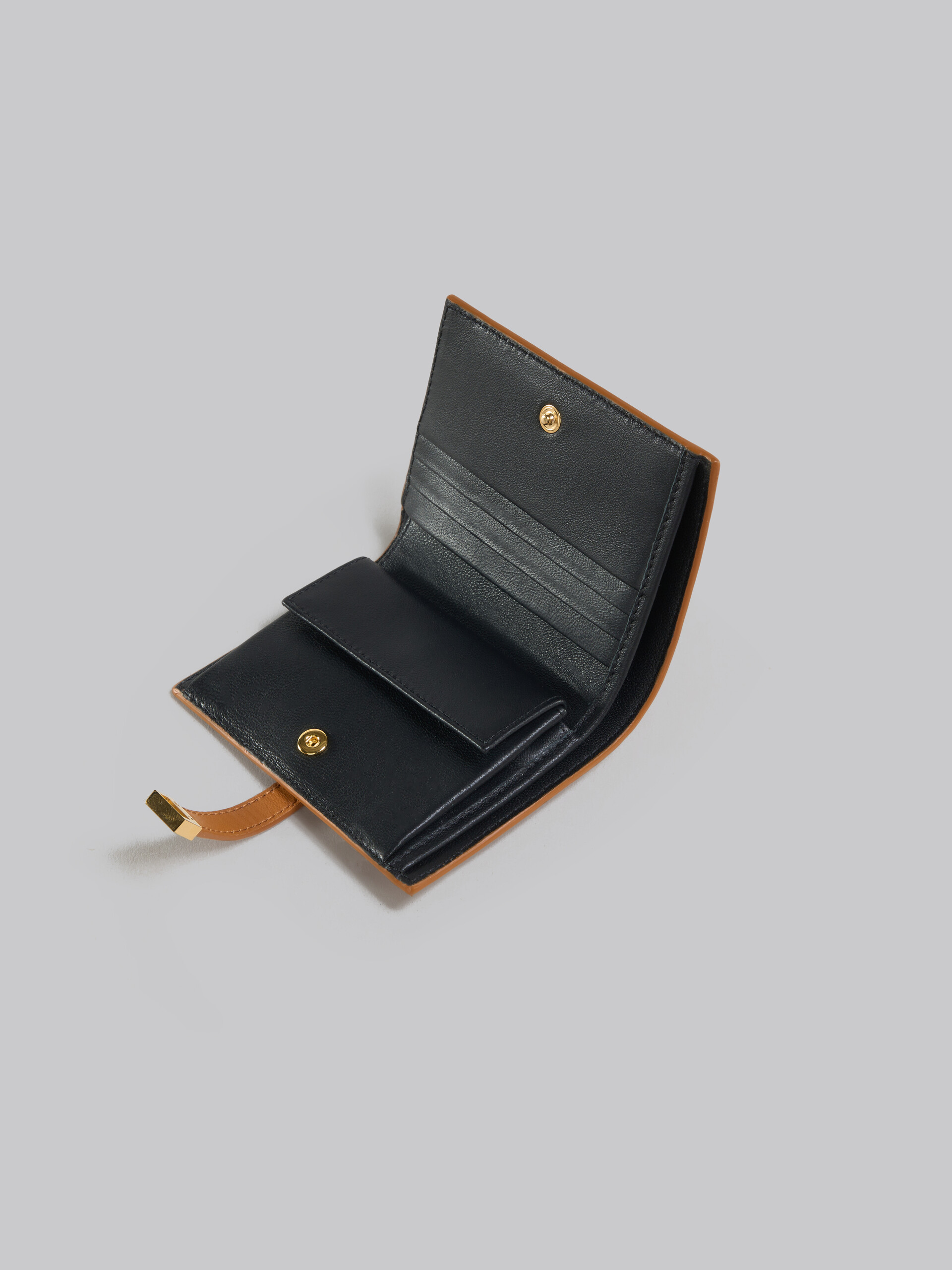 Zweifache, schwarze Faltbrieftasche Prisma aus Leder - Brieftaschen - Image 4