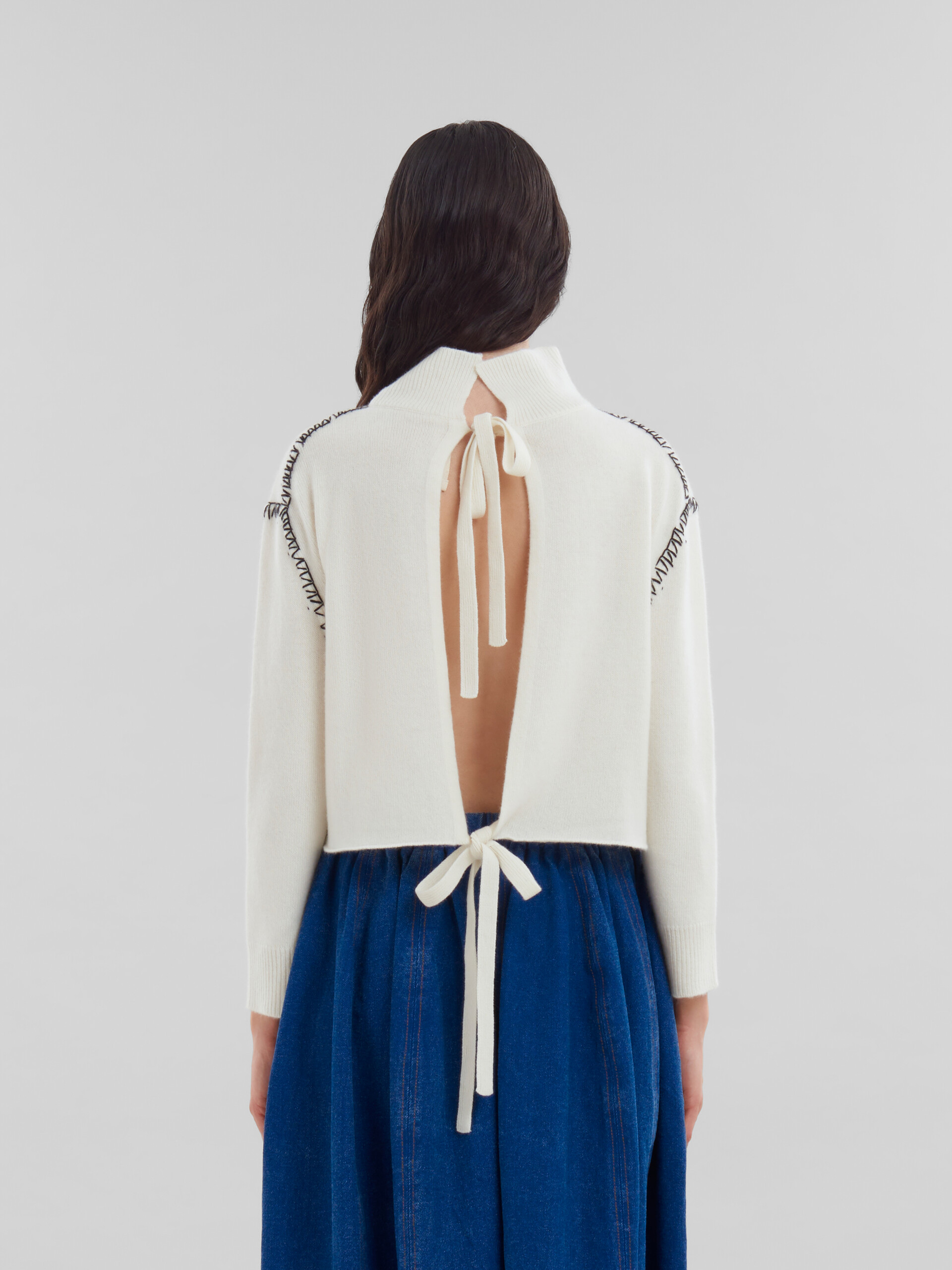 Maglione avvolgente in lana e cashmere bianco con rammendo Marni - Pullover - Image 3