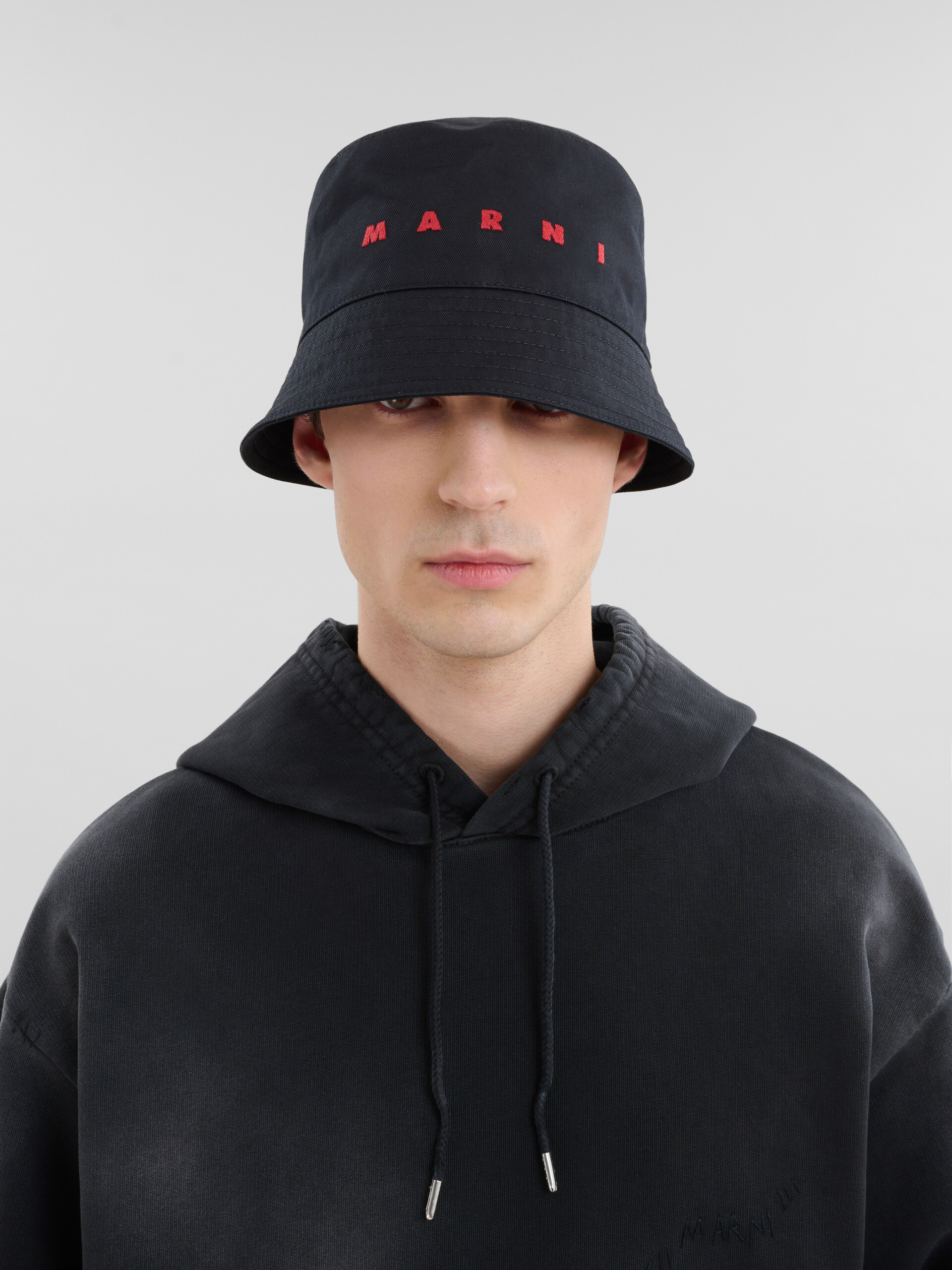 Black organic gabardine bucket hat with embroidered logo - Hats - Image 2