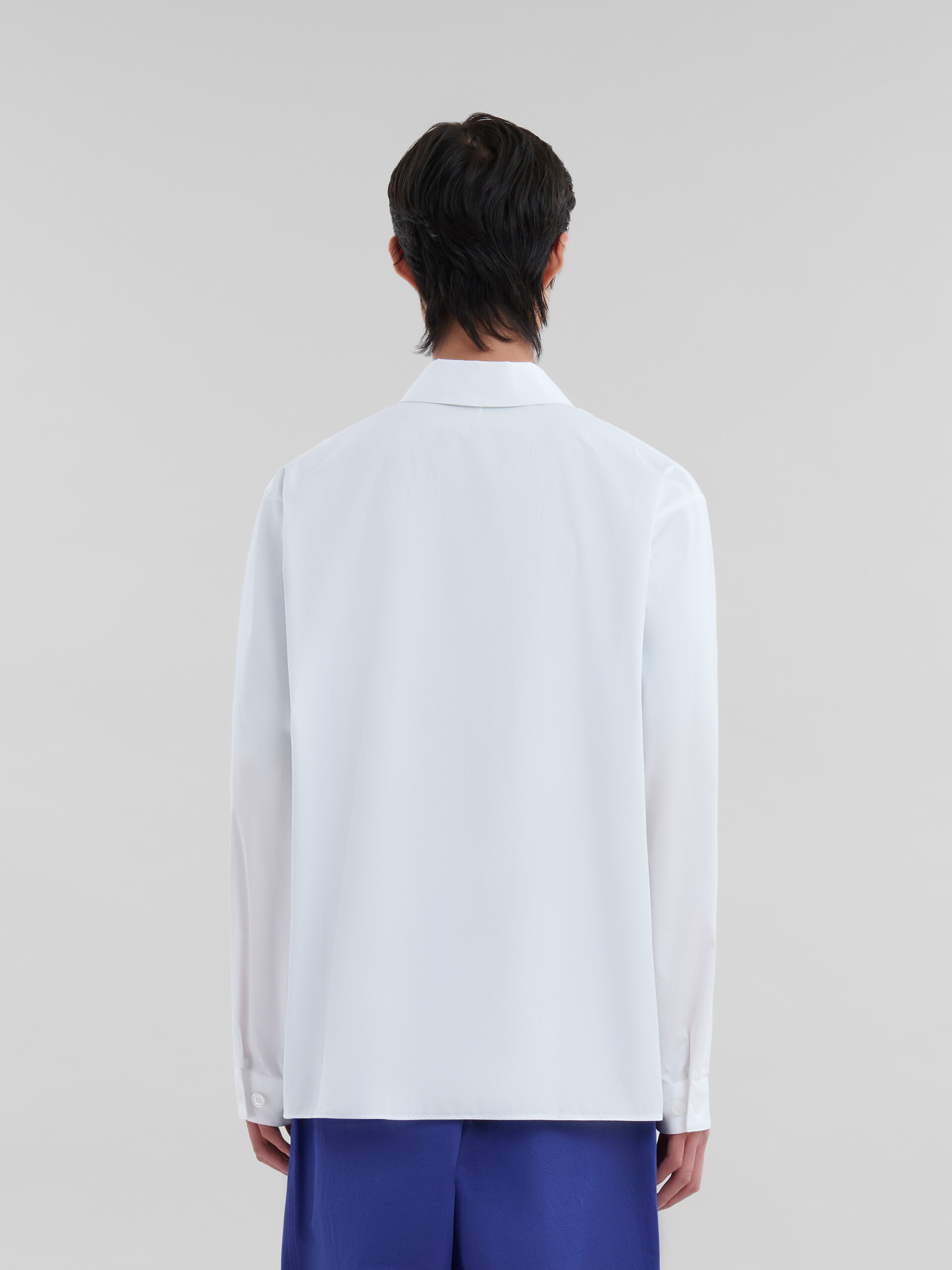 Chemise zippée en popeline biologique blanche avec logo dissimulé - Chemises - Image 3