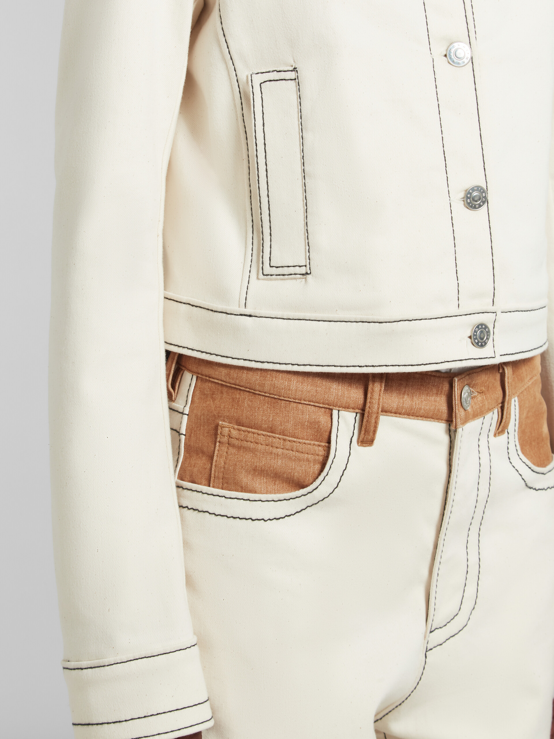 Giacca jeans in denim bio bianco e carré a contrasto - Giacche - Image 5