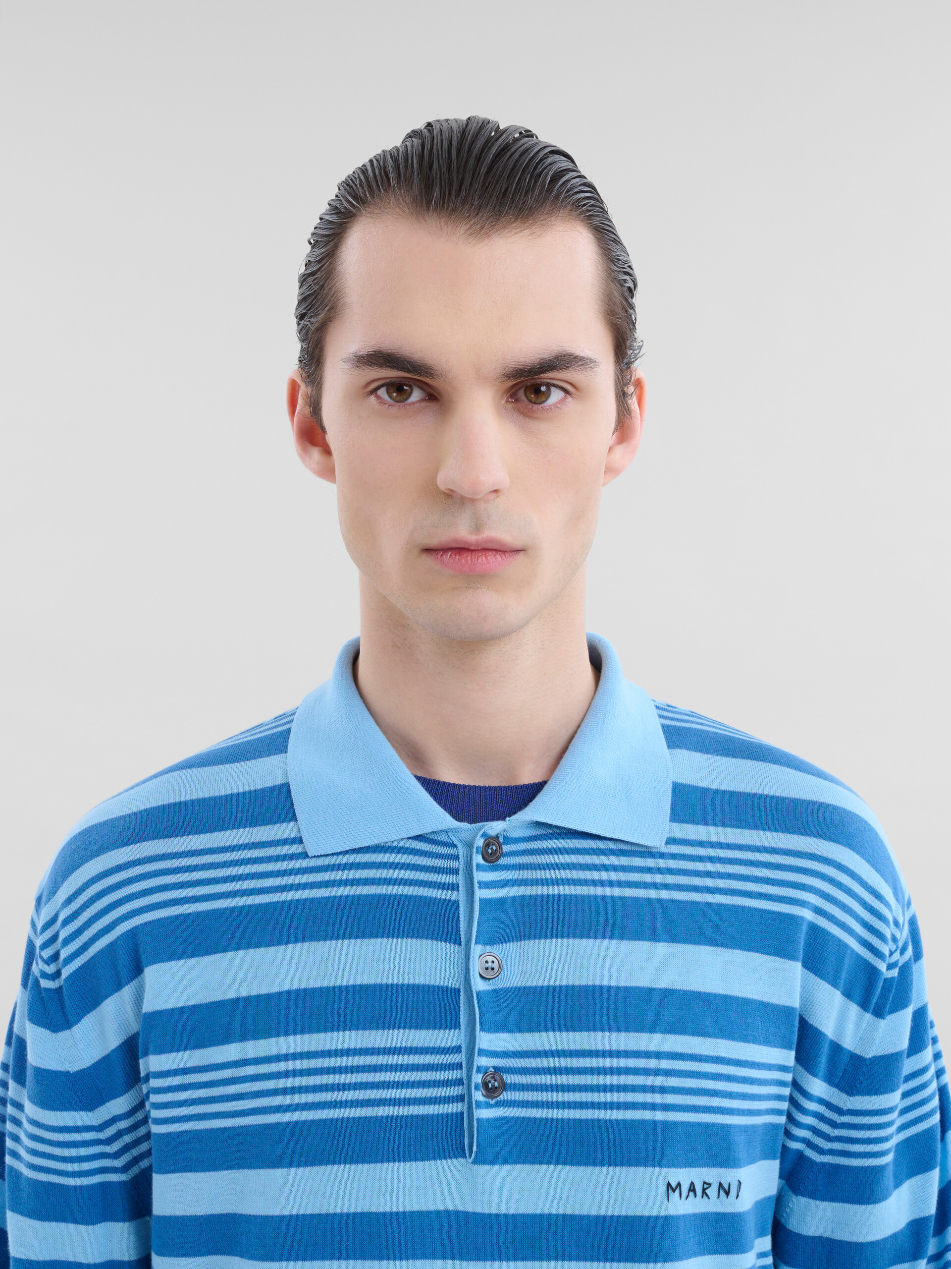 ブルー ストライプ コットン製 ポロシャツ、マルニメンディング - シャツ - Image 4