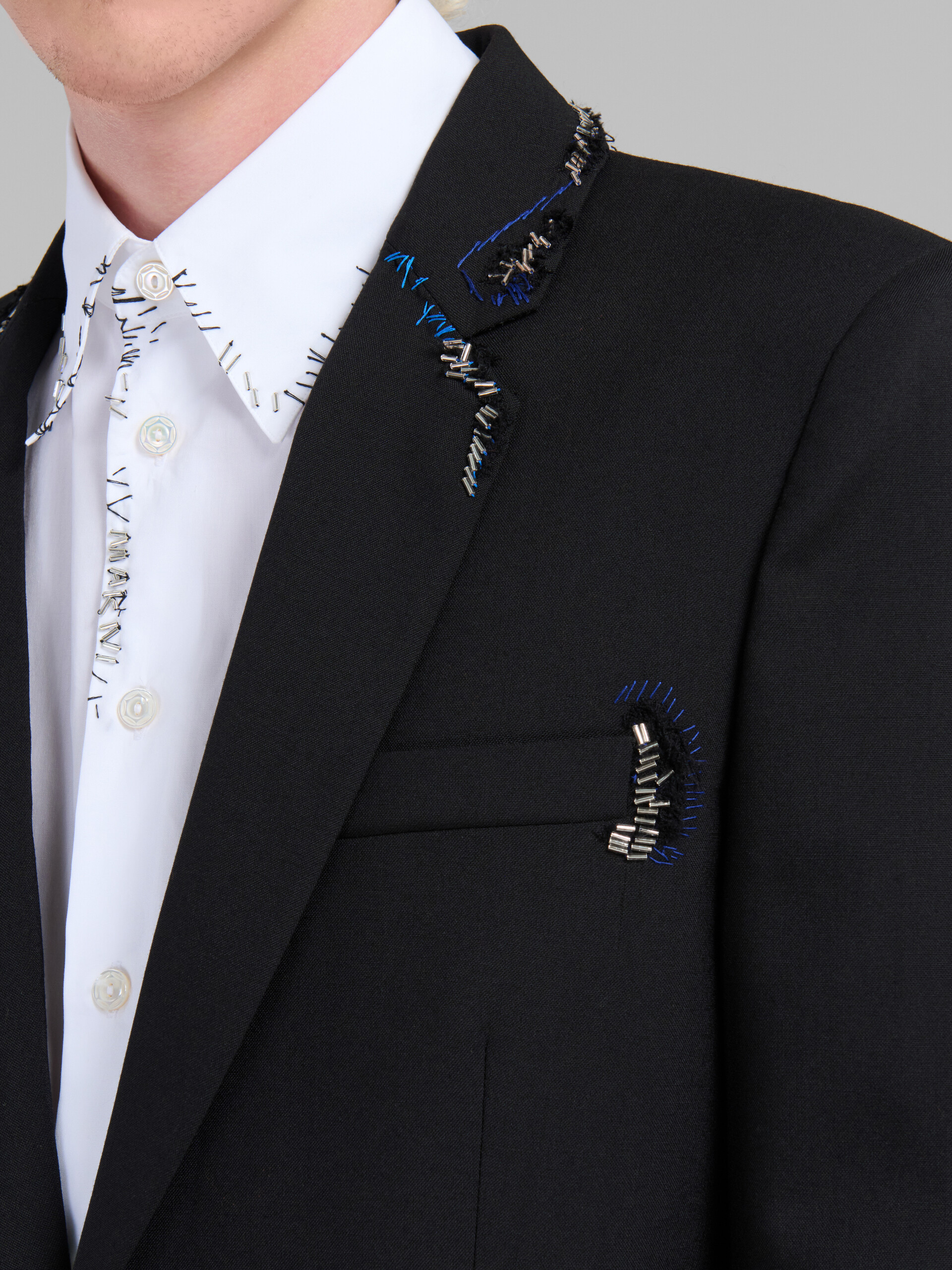 Veste en laine noire avec effet raccommodé en perles - Manteaux - Image 5