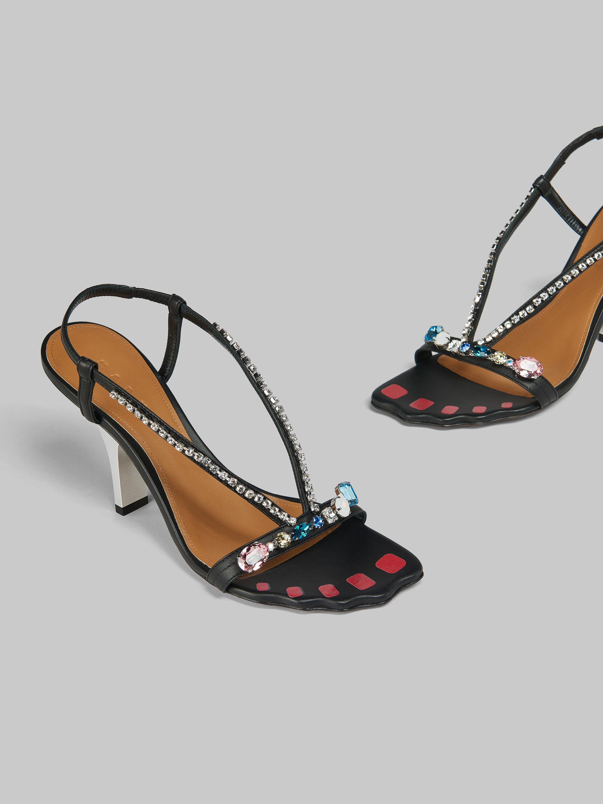 Sandales en cuir noir avec gemmes - Sandales - Image 5