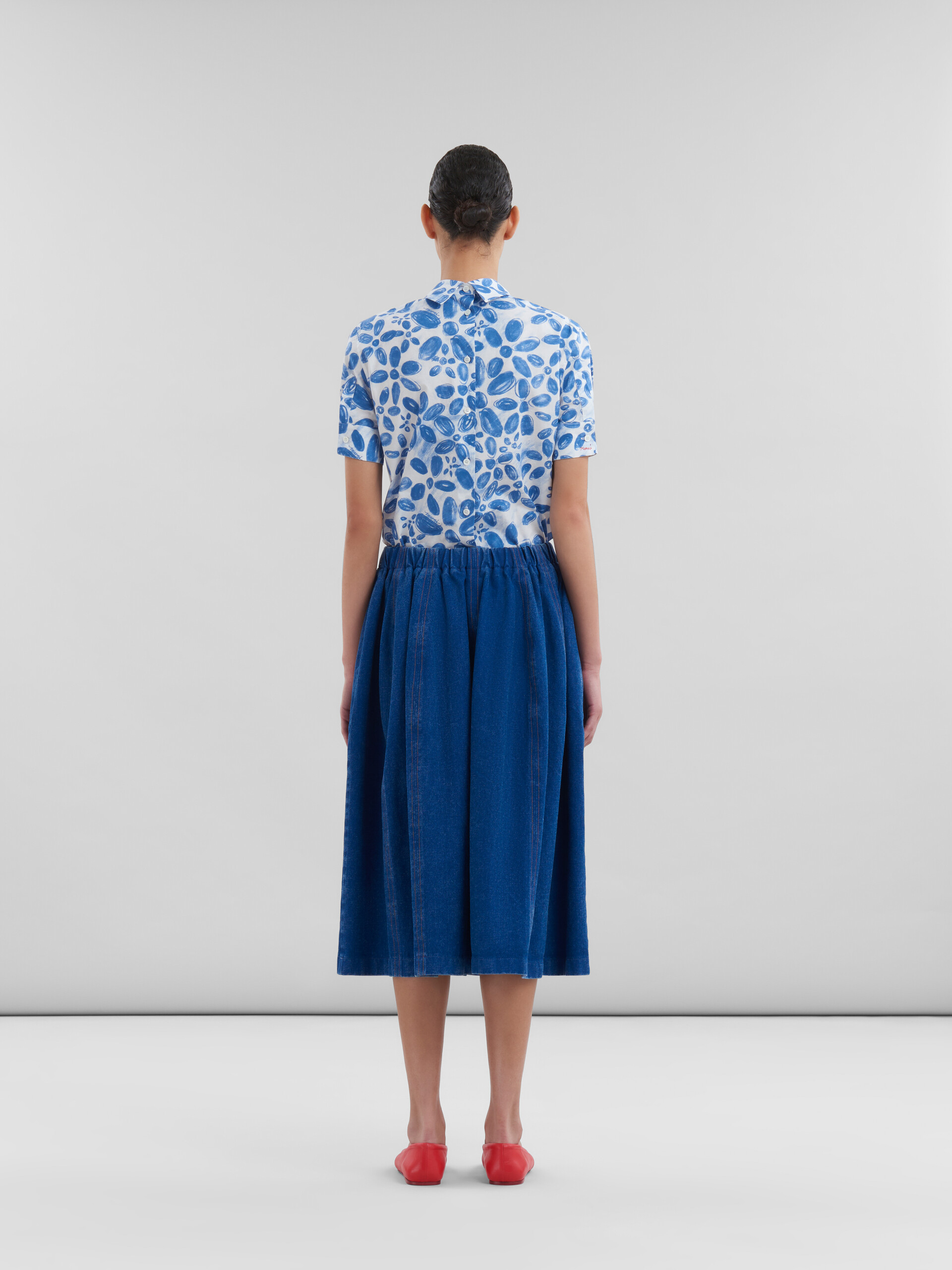 ブルー オーガニックデニム製  伸縮性のあるミディ丈スカート - スカート - Image 3