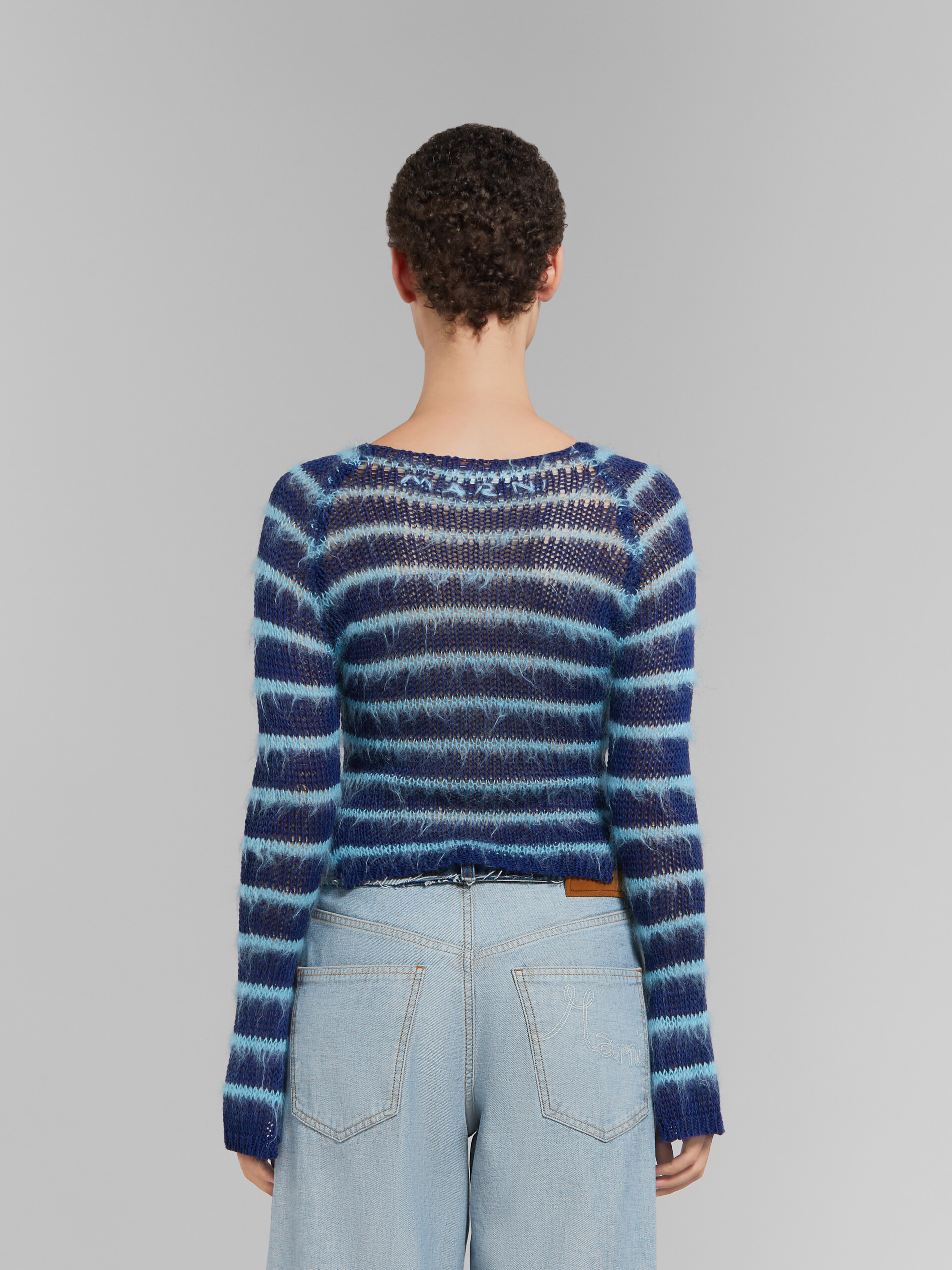 Blauer Pullover mit U-Boot-Ausschnitt und Mohair-Streifen - Pullover - Image 3