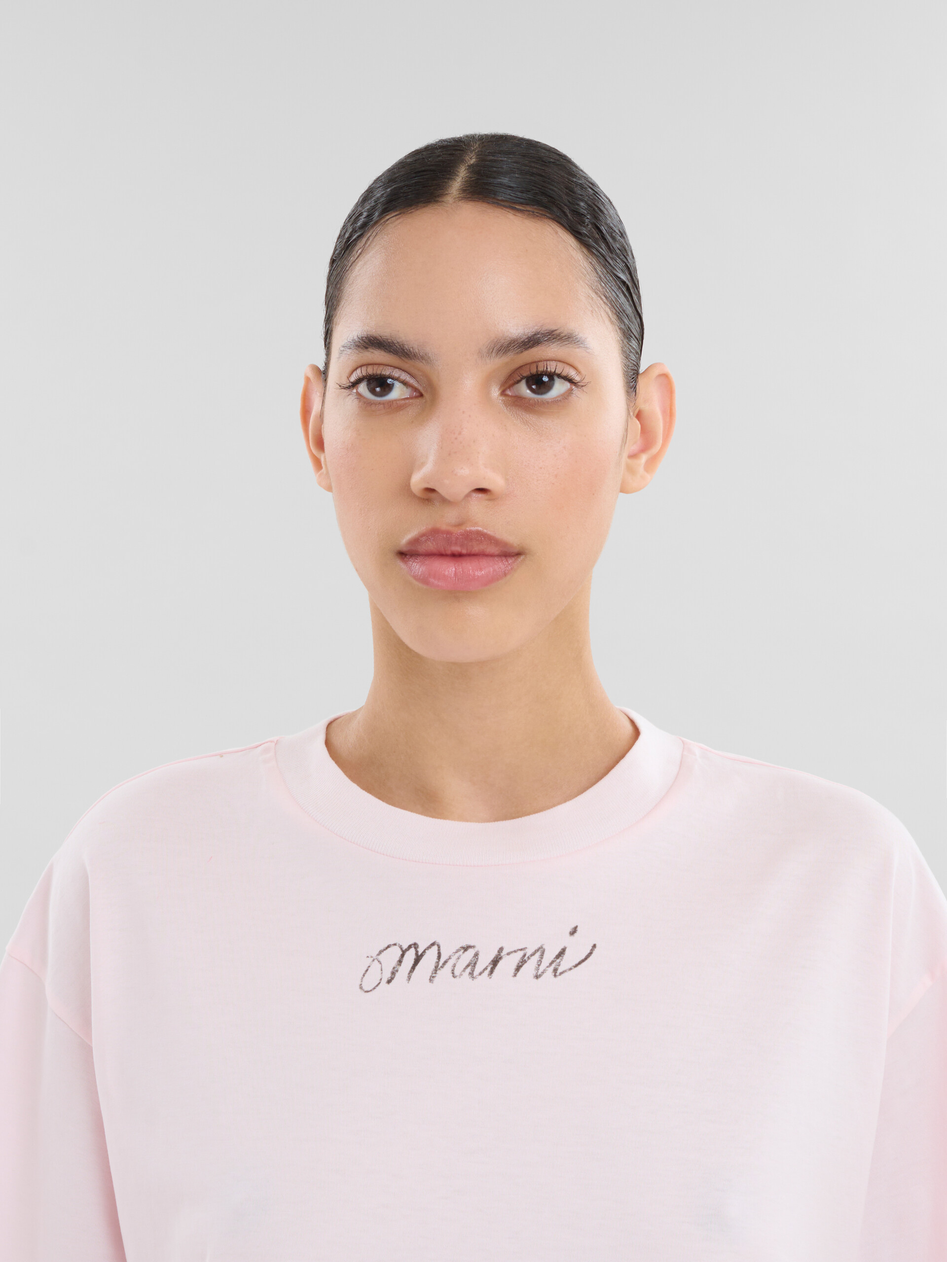 Pink organic cotton boxy T-shirt with repeated logo - T-shirts - Image 4