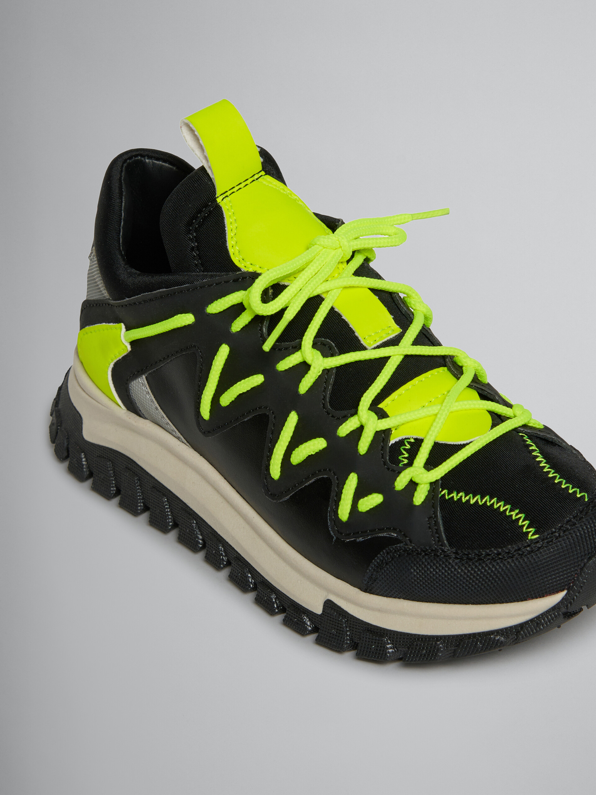 Black and fluorescent yellow running sneaker - Sneakers - Image 4