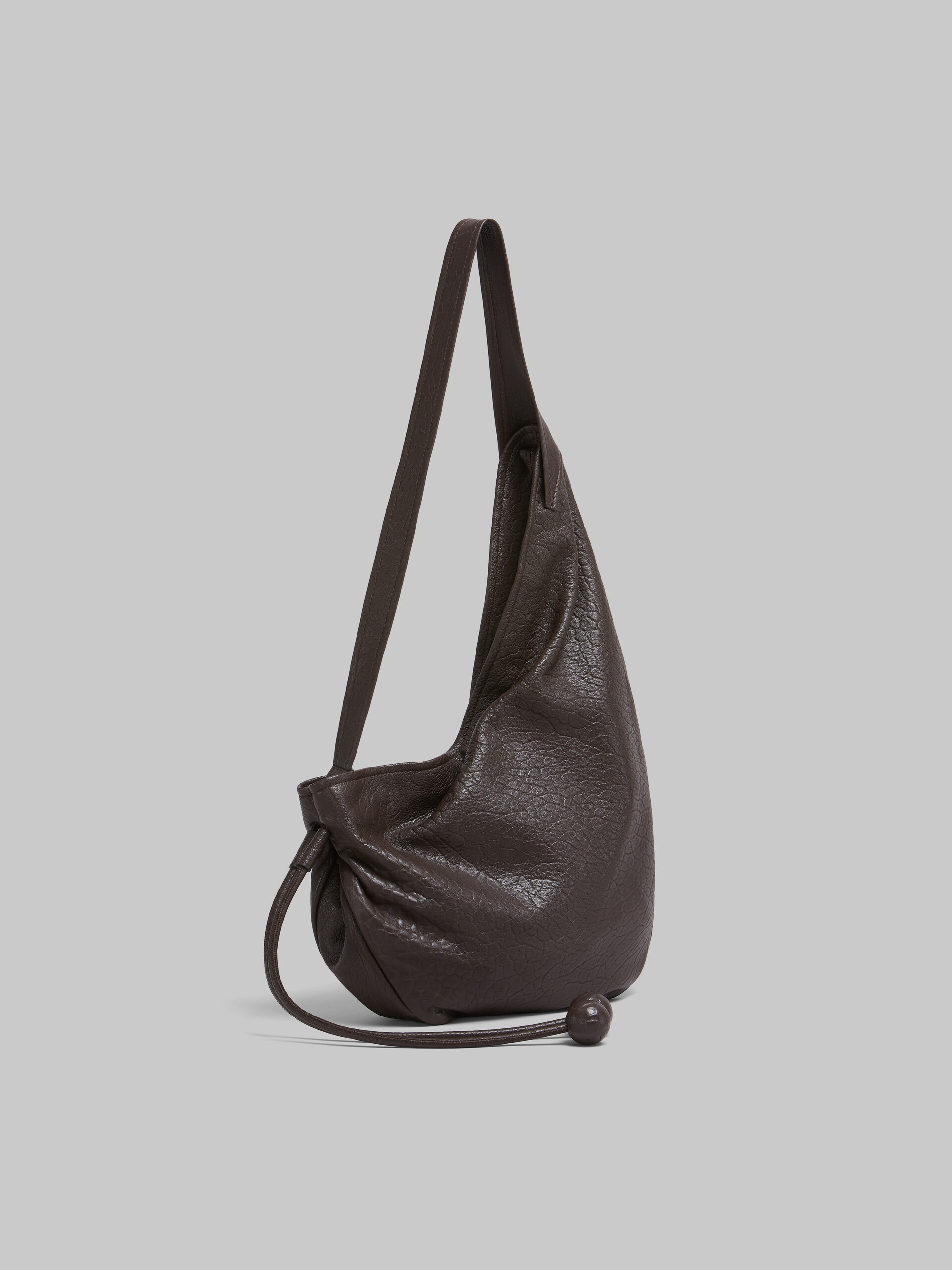 Petit sac Hobo en cuir nappa marron - Sacs portés épaule - Image 6