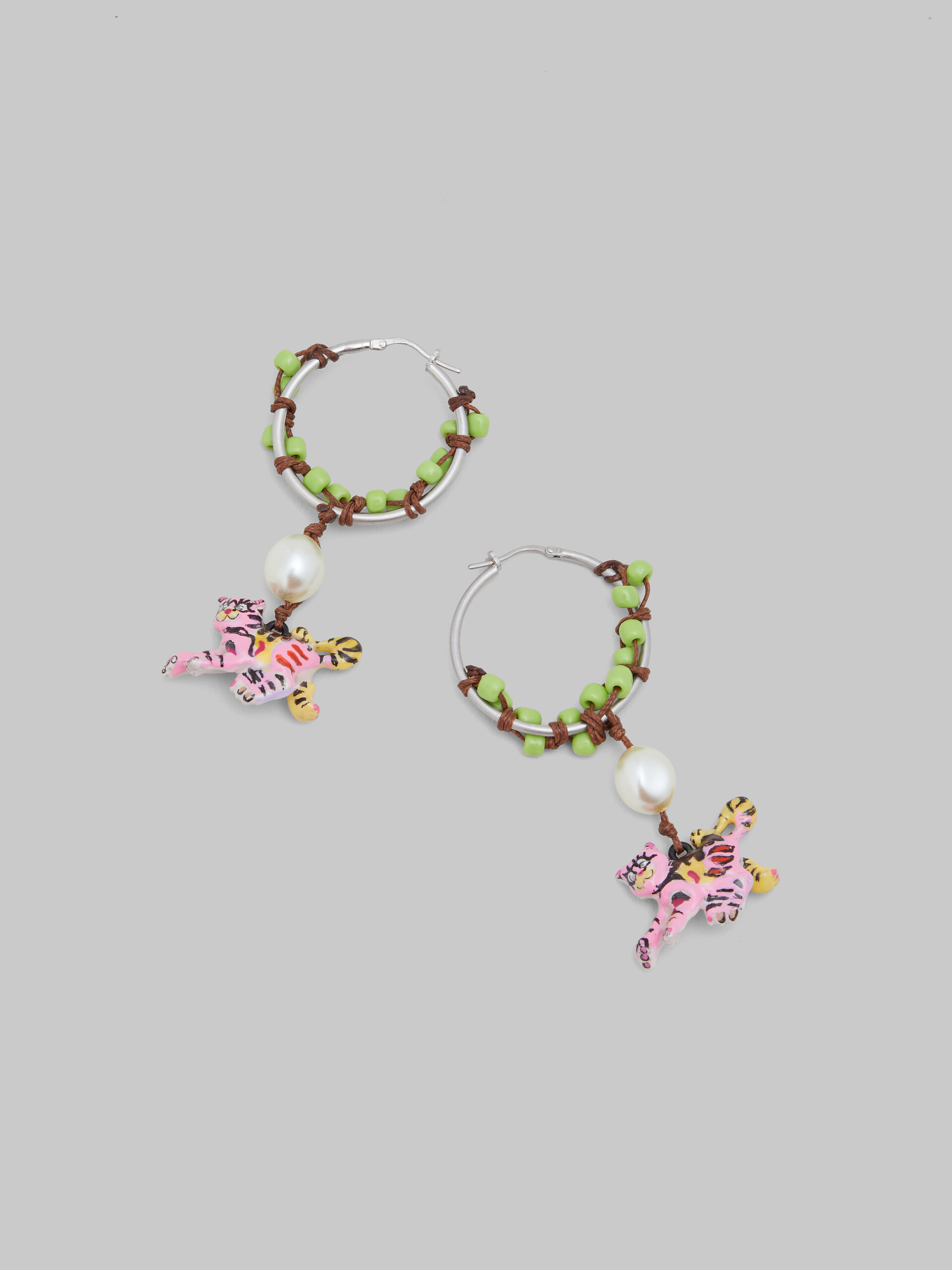 Boucles d'oreilles avec perles et pendentif en forme de tigre - Boucles d’oreilles - Image 4