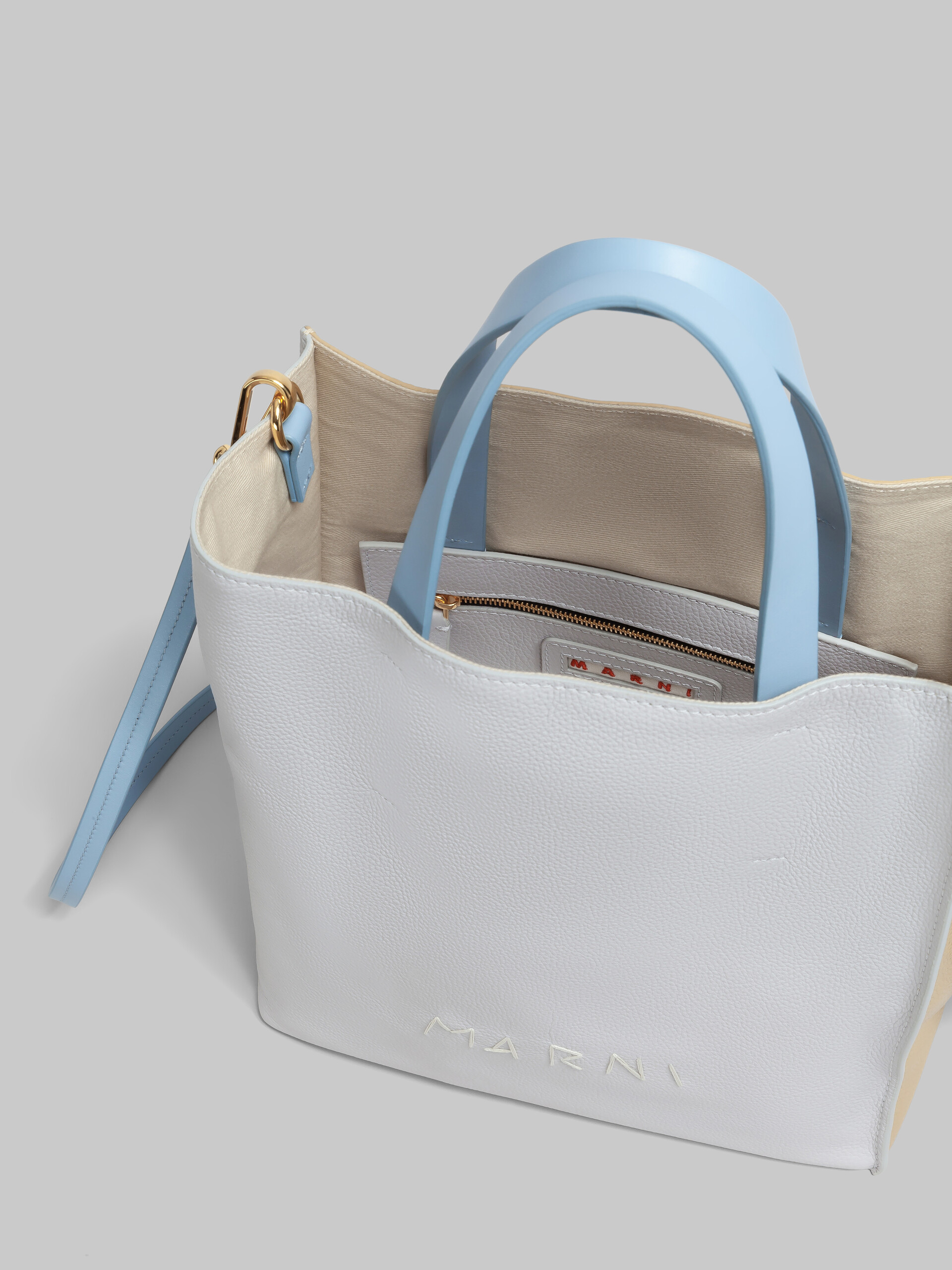 Museo Soft bag Mini in pelle bianca e marrone con impunture Marni - Borse shopping - Image 3
