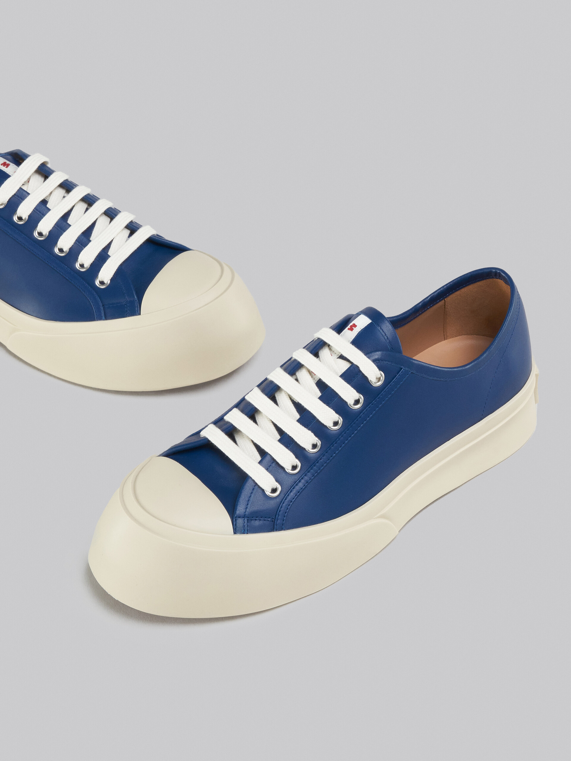 Zapatilla Pablo de napa azul - Sneakers - Image 5